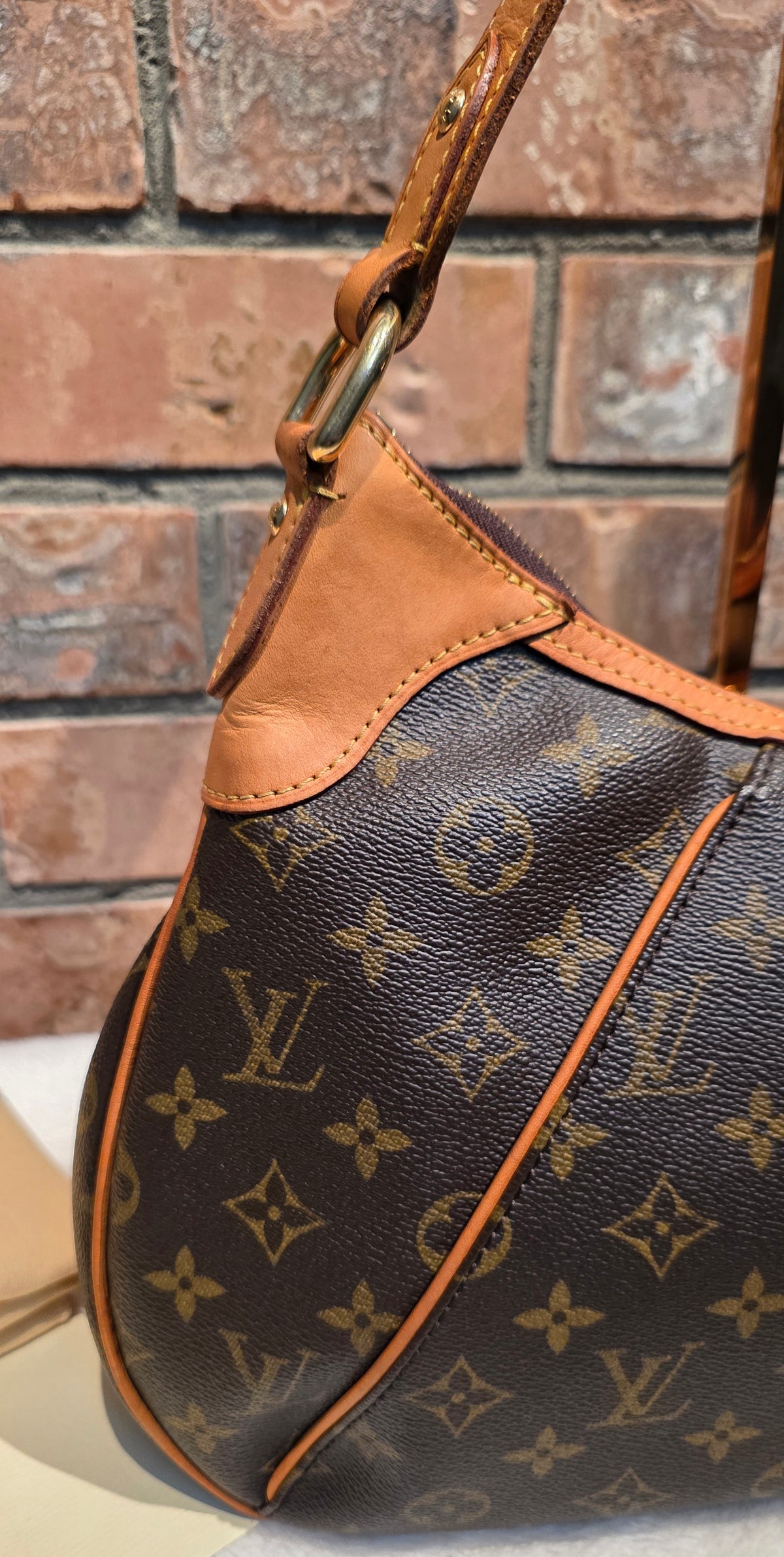 Authentic Louis Vuitton Thames GM Monogram