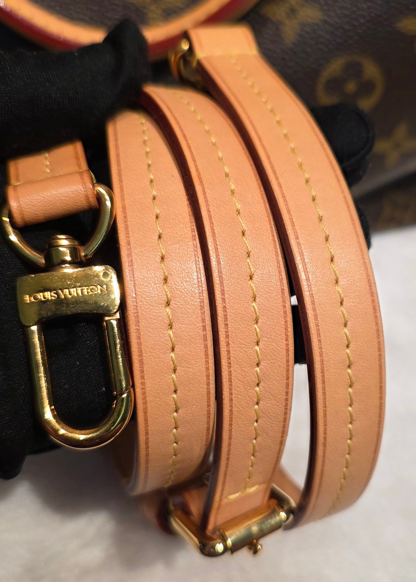 Authentic Louis Vuitton Turenne MM (SR2156)