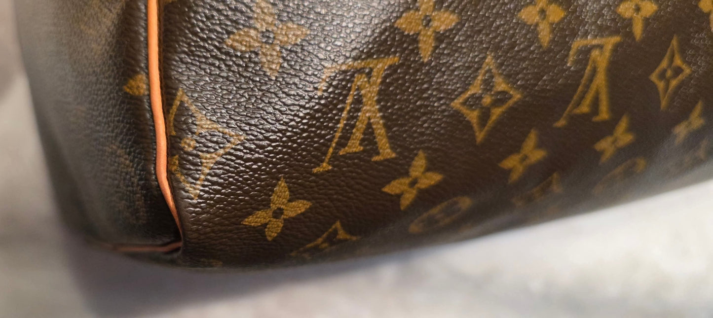 Authentic Louis Vuitton Speedy 40 Monogram