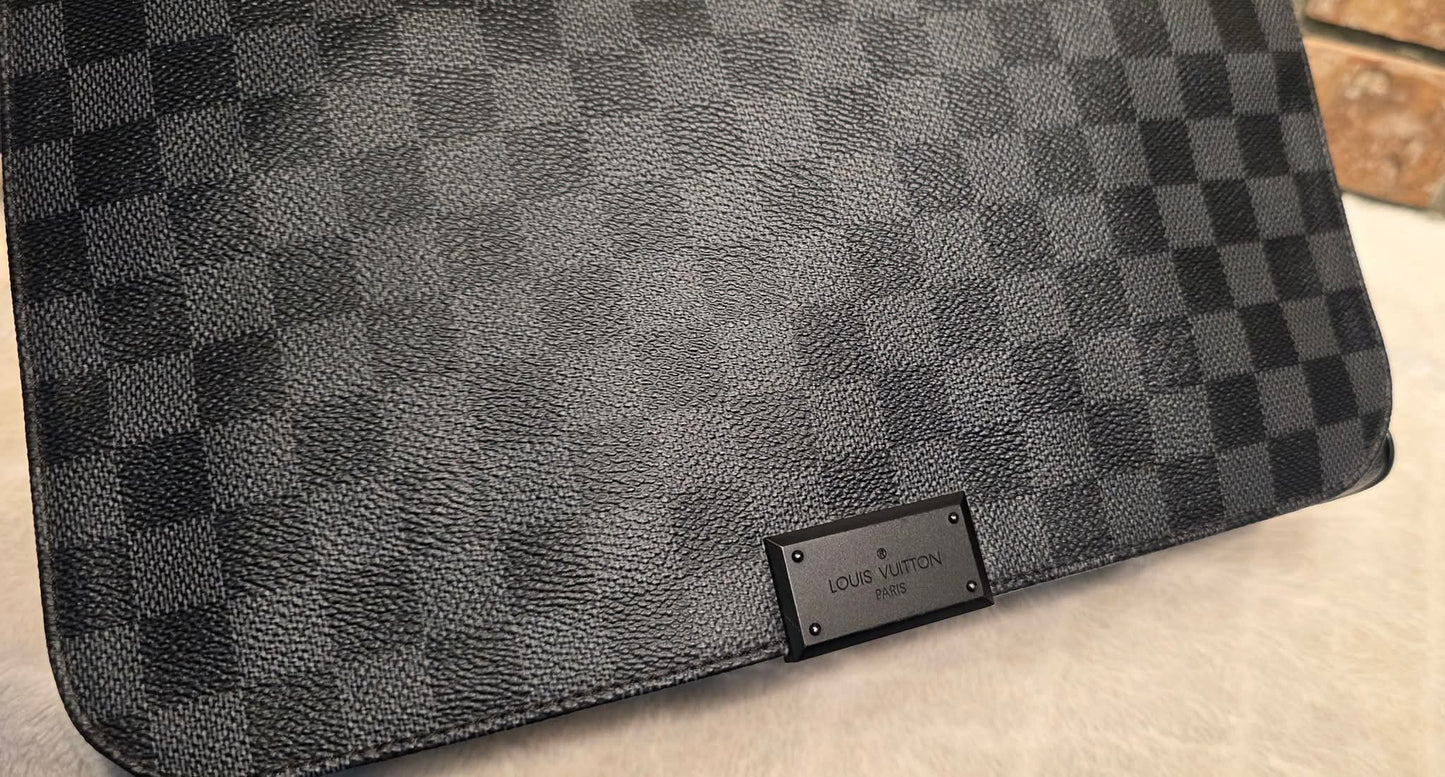Authentic Louis Vuitton District MM