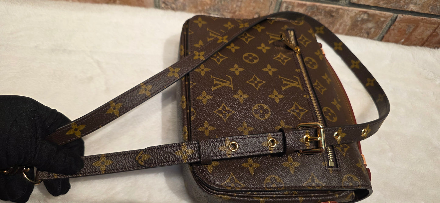 Authentic Louis Vuitton Pochette Metis Monogram