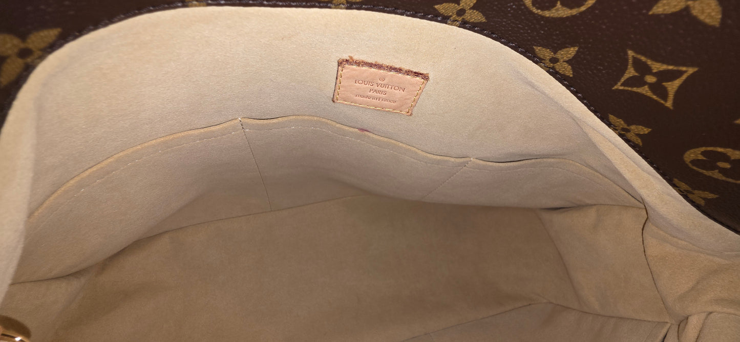 Authentic Louis Vuitton Artsy MM Monogram