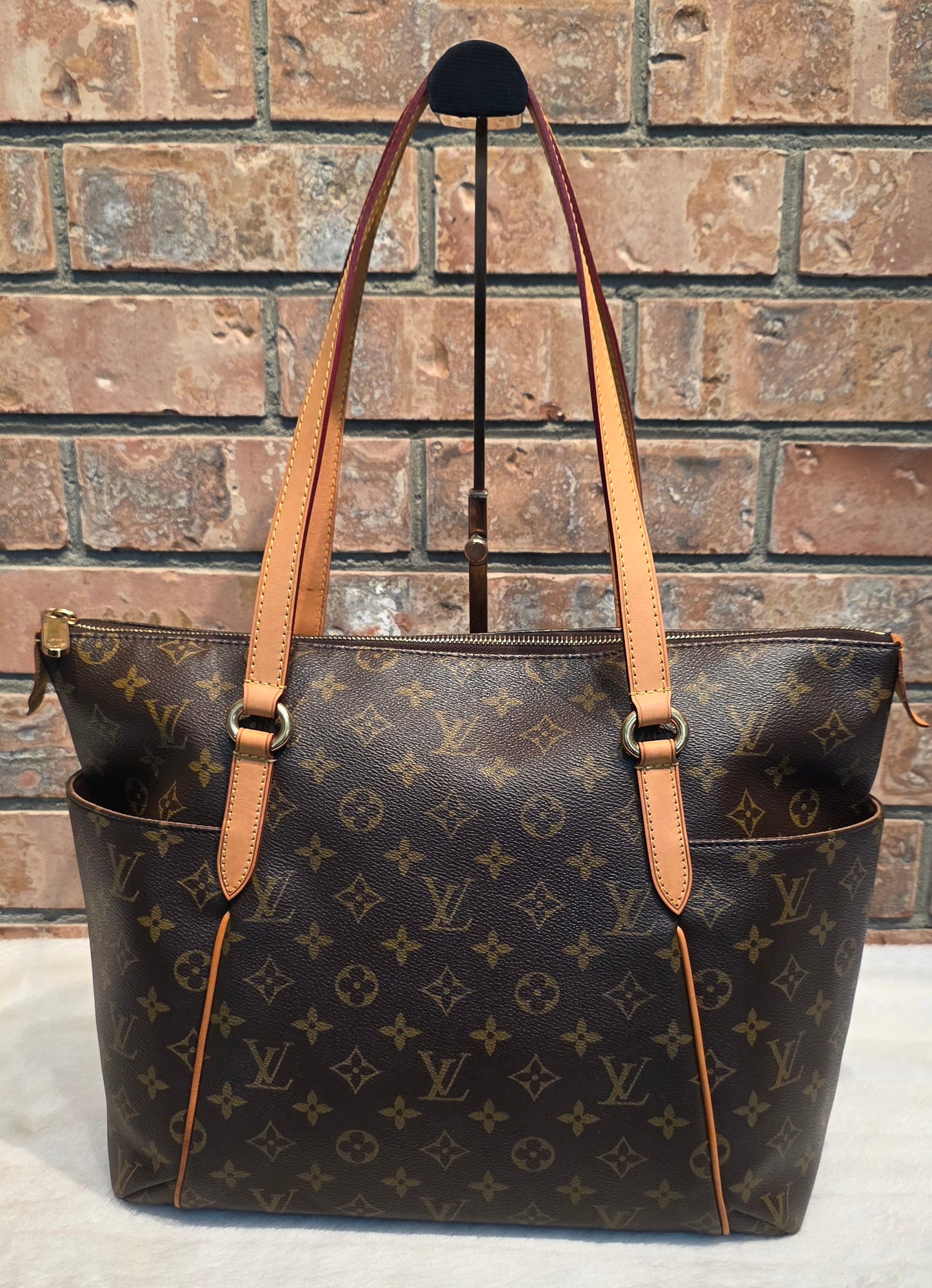 Authentic Louis Vuitton Totally MM