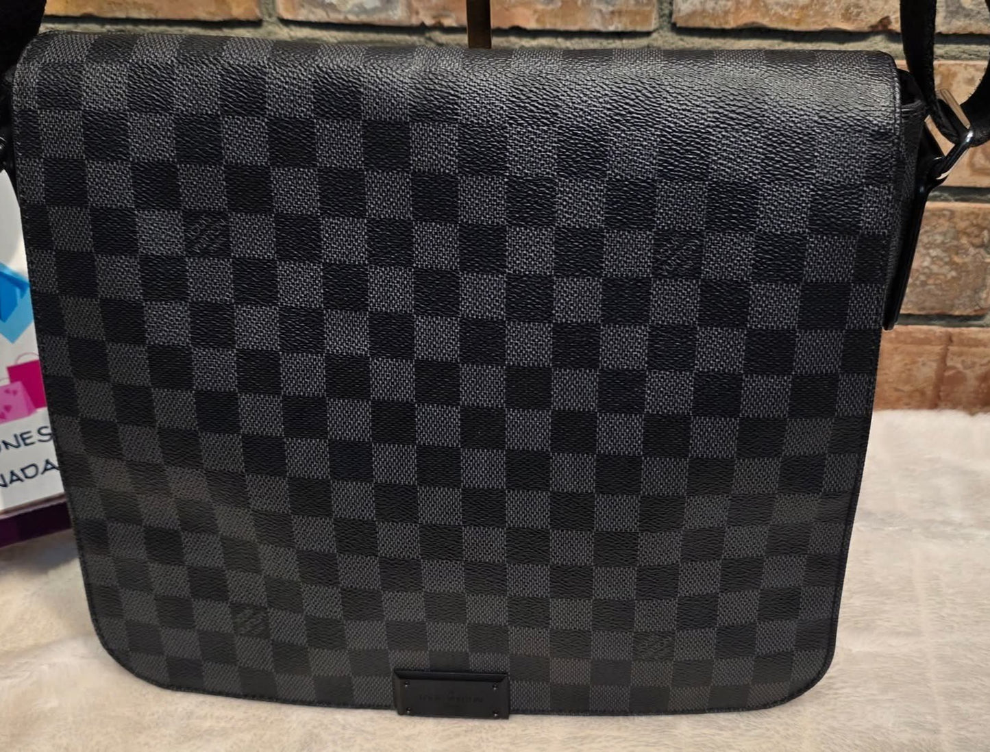 Authentic Louis Vuitton District MM