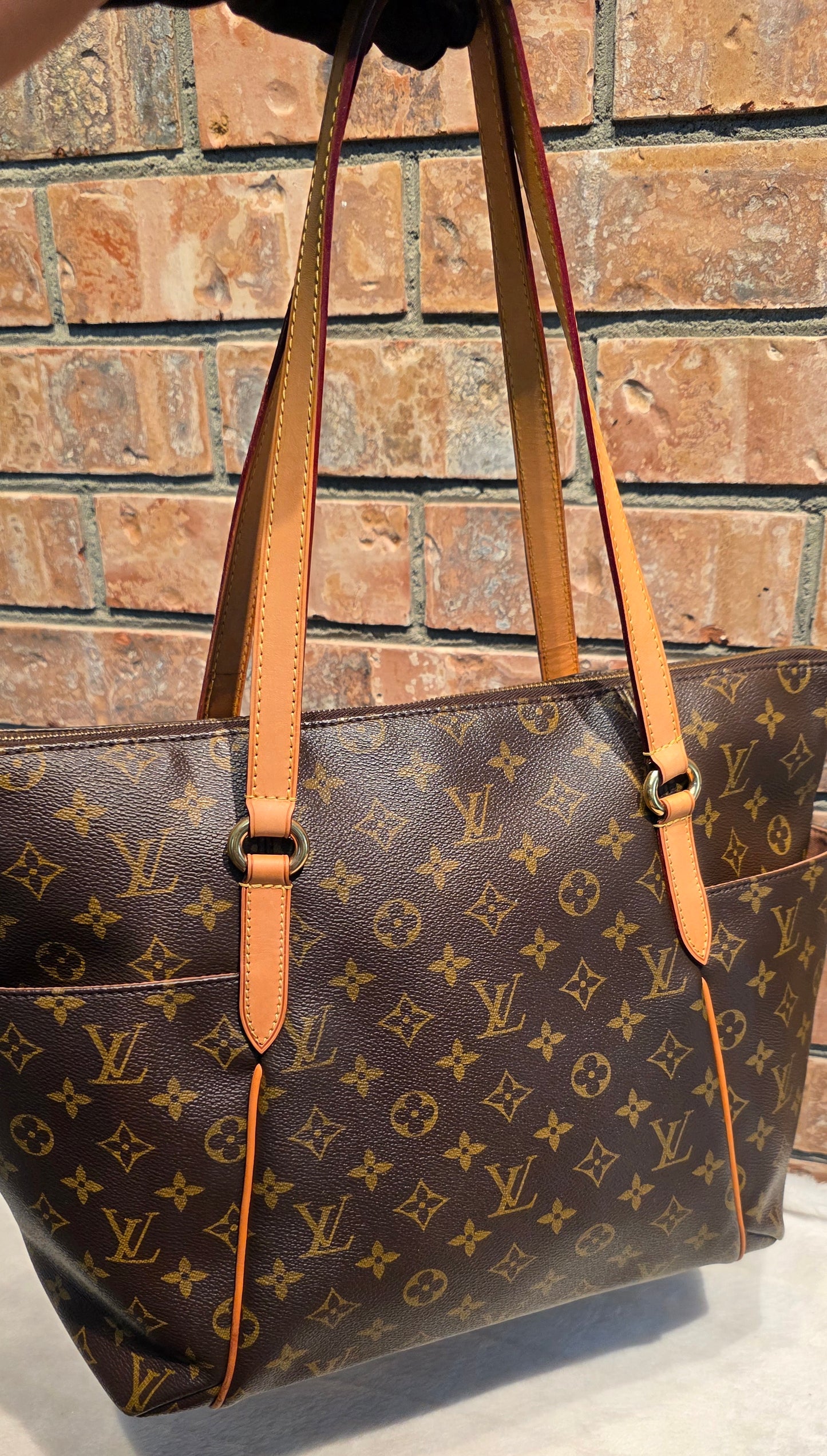 Authentic Louis Vuitton Totally MM
