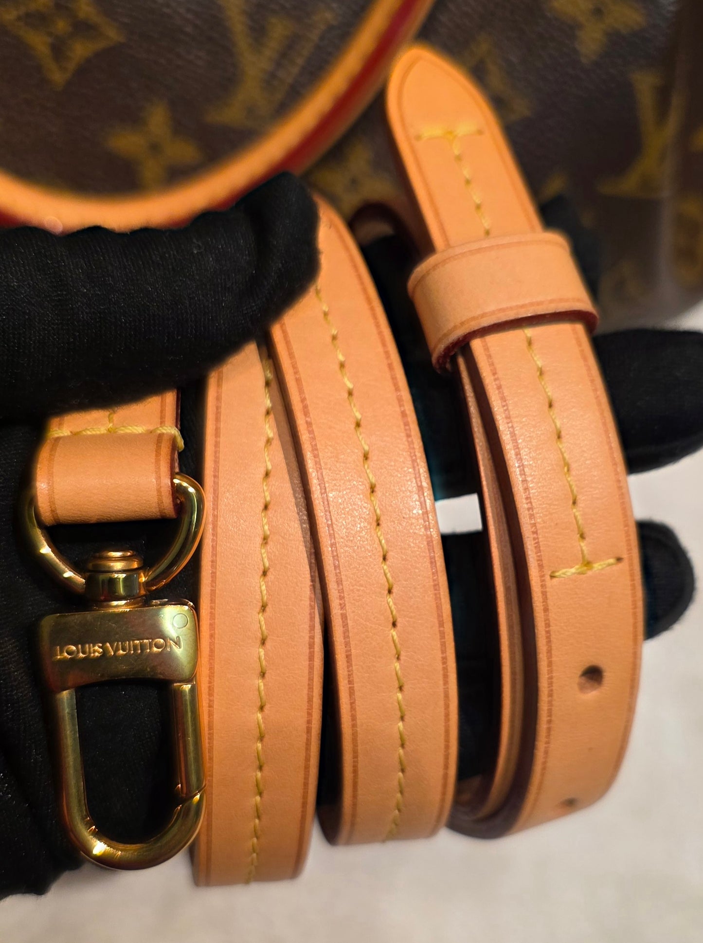 Authentic Louis Vuitton Turenne MM (SR2156)