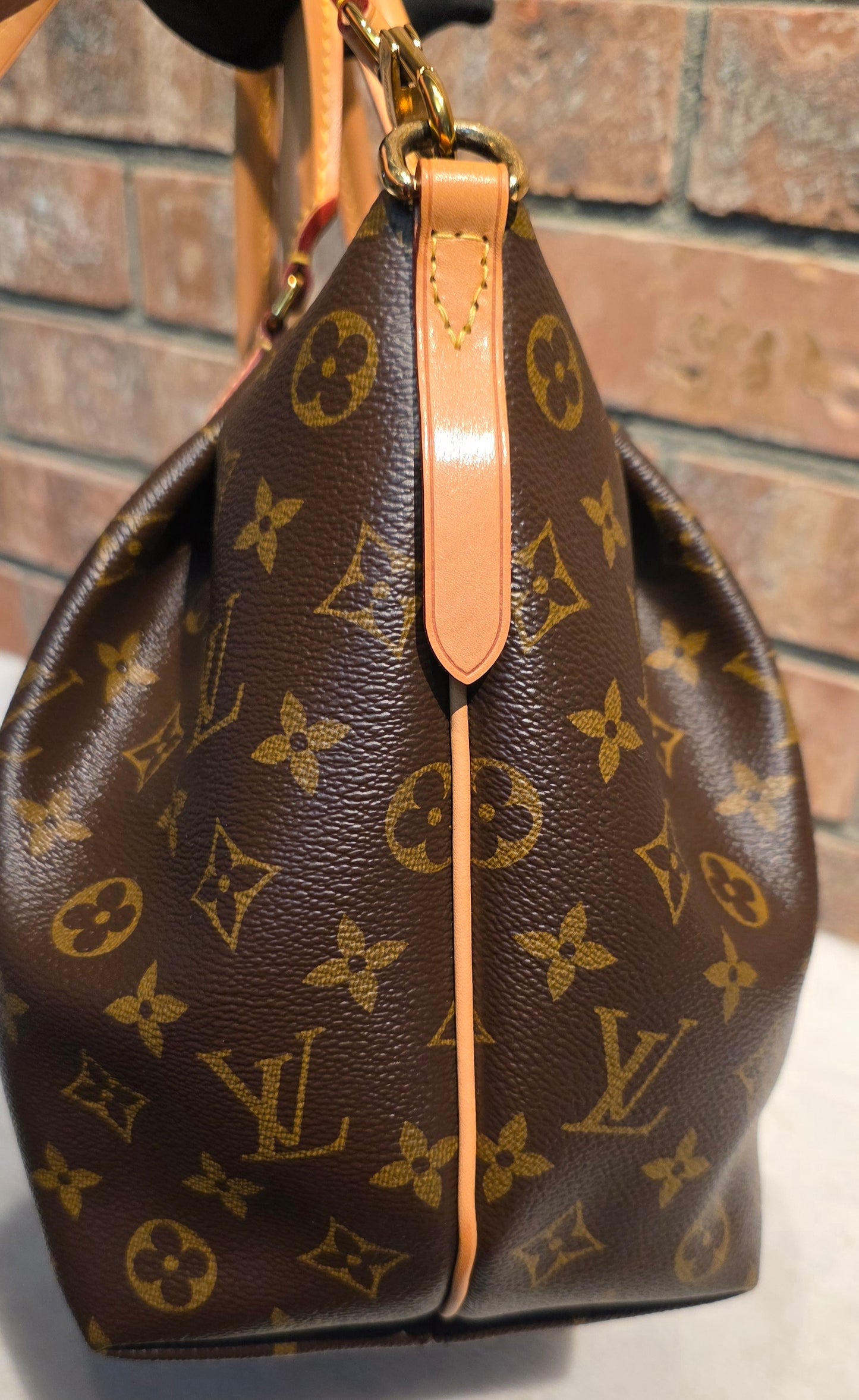 Authentic Louis Vuitton Turenne MM (SR2156)