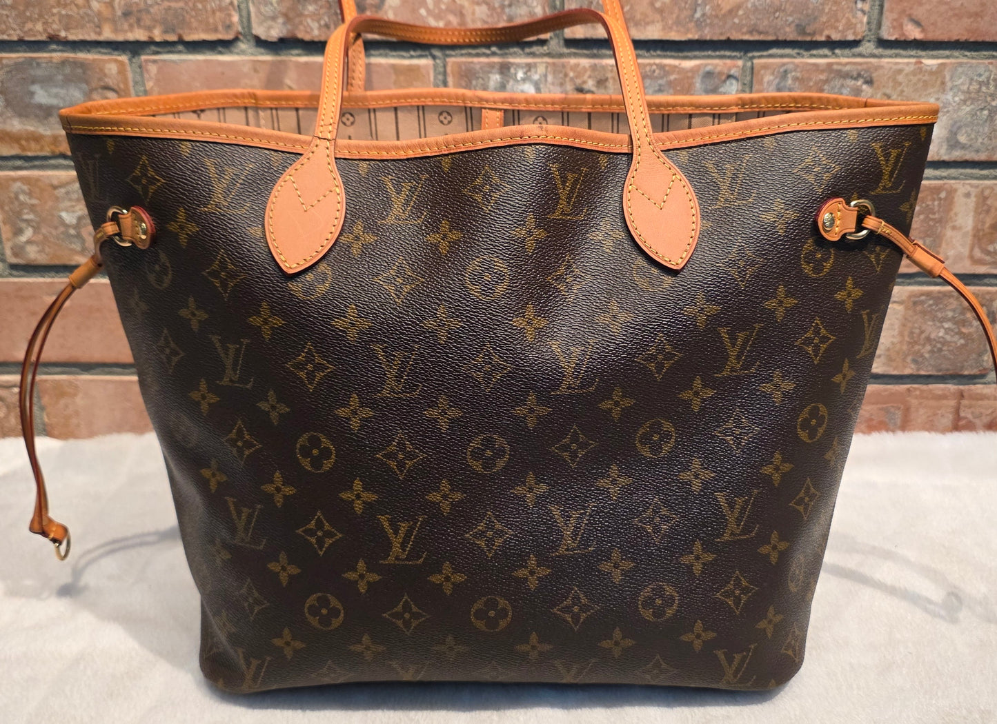 Authentic Louis Vuitton Neverfull MM Monogram
