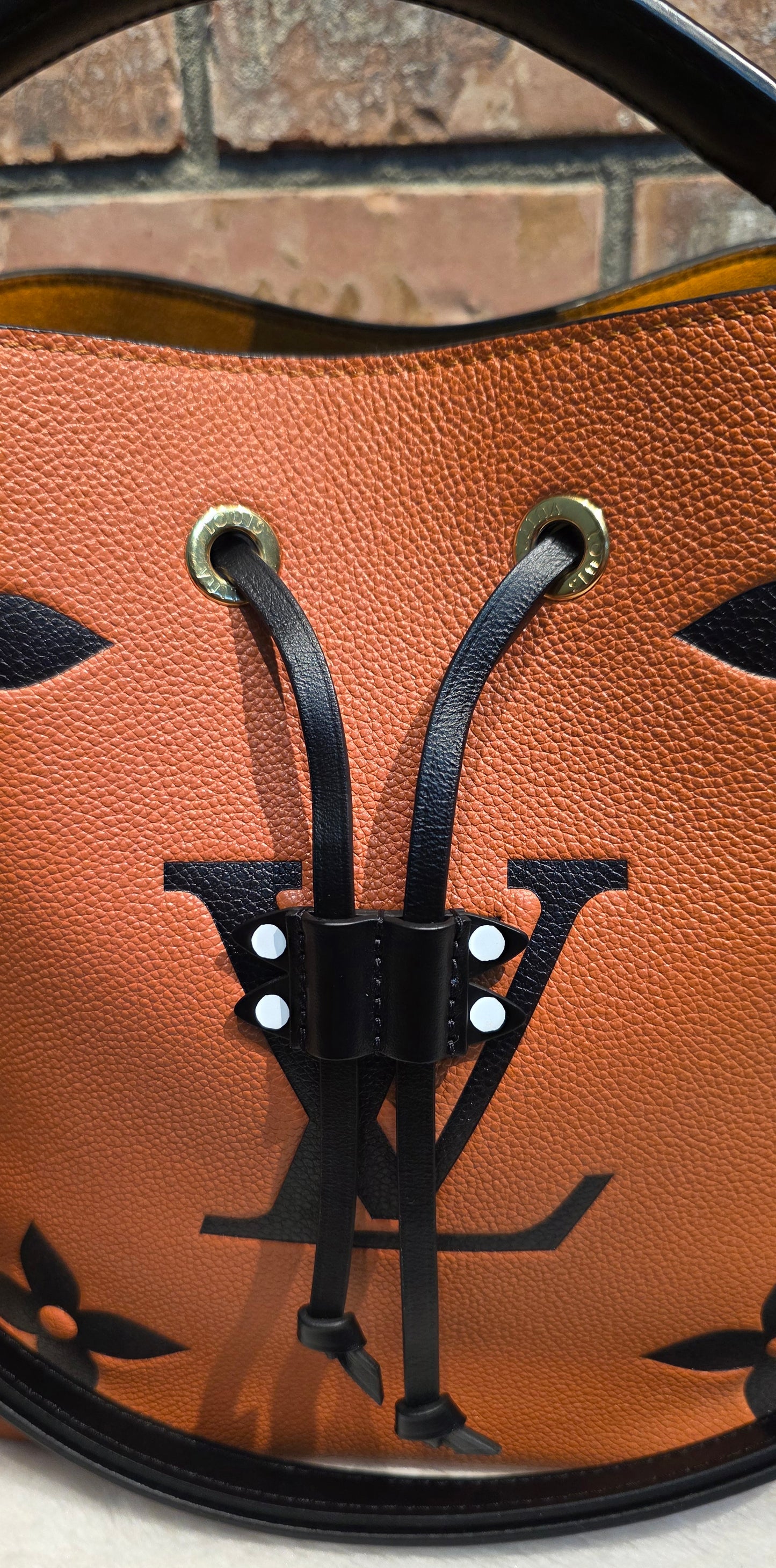 Authentic Louis Vuitton Crafty NeoNoe MM Giant Monogram in Caramel