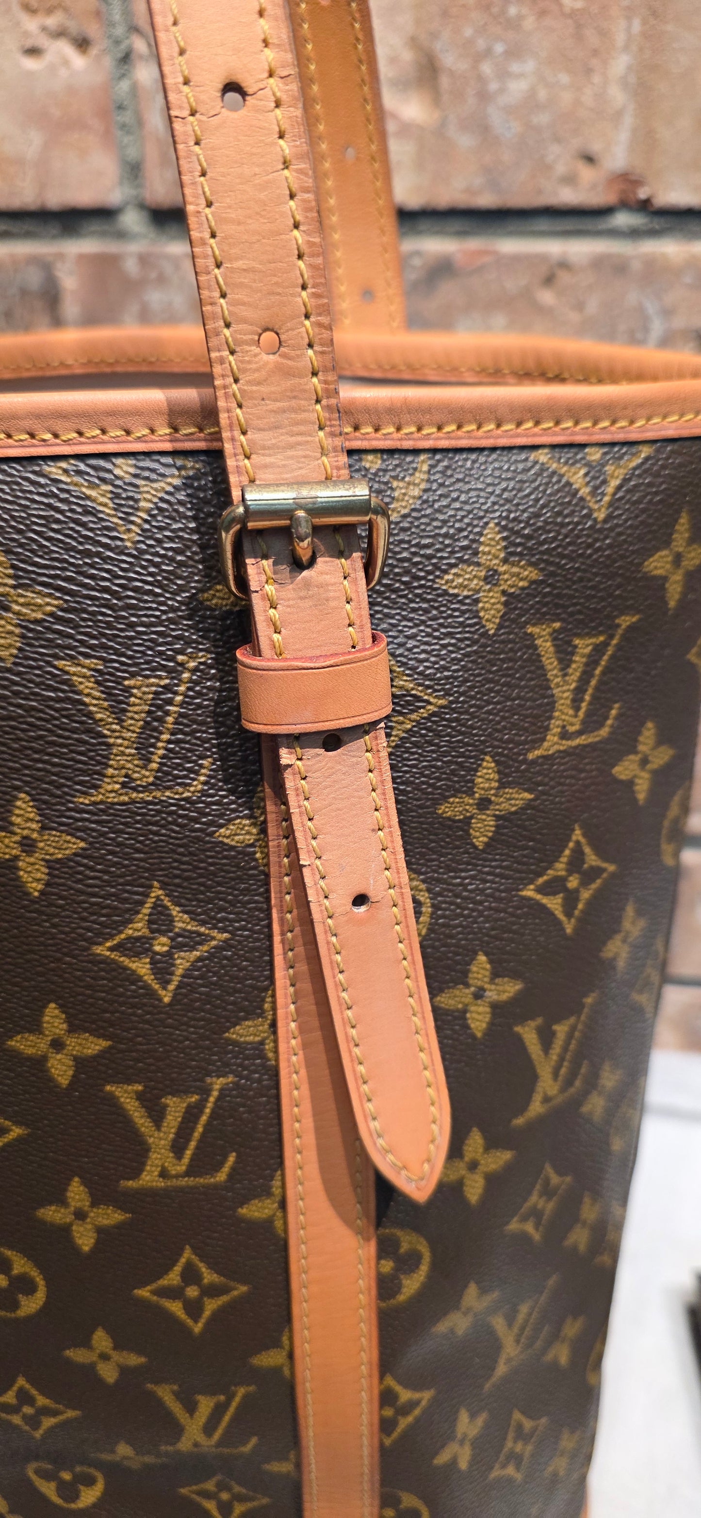 Authentic Louis Vuitton Bucket GM with Pouch