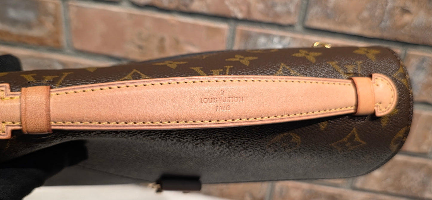 Authentic Louis Vuitton Pochette Metis Monogram