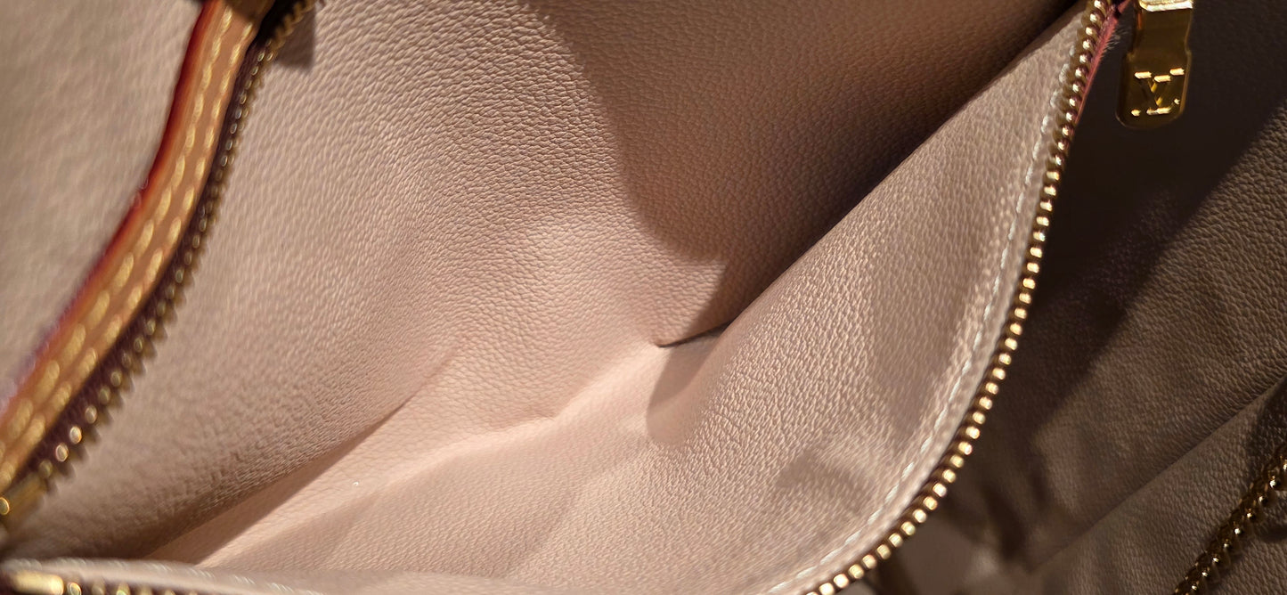 Authentic Louis Vuitton Bucket GM with Pouch