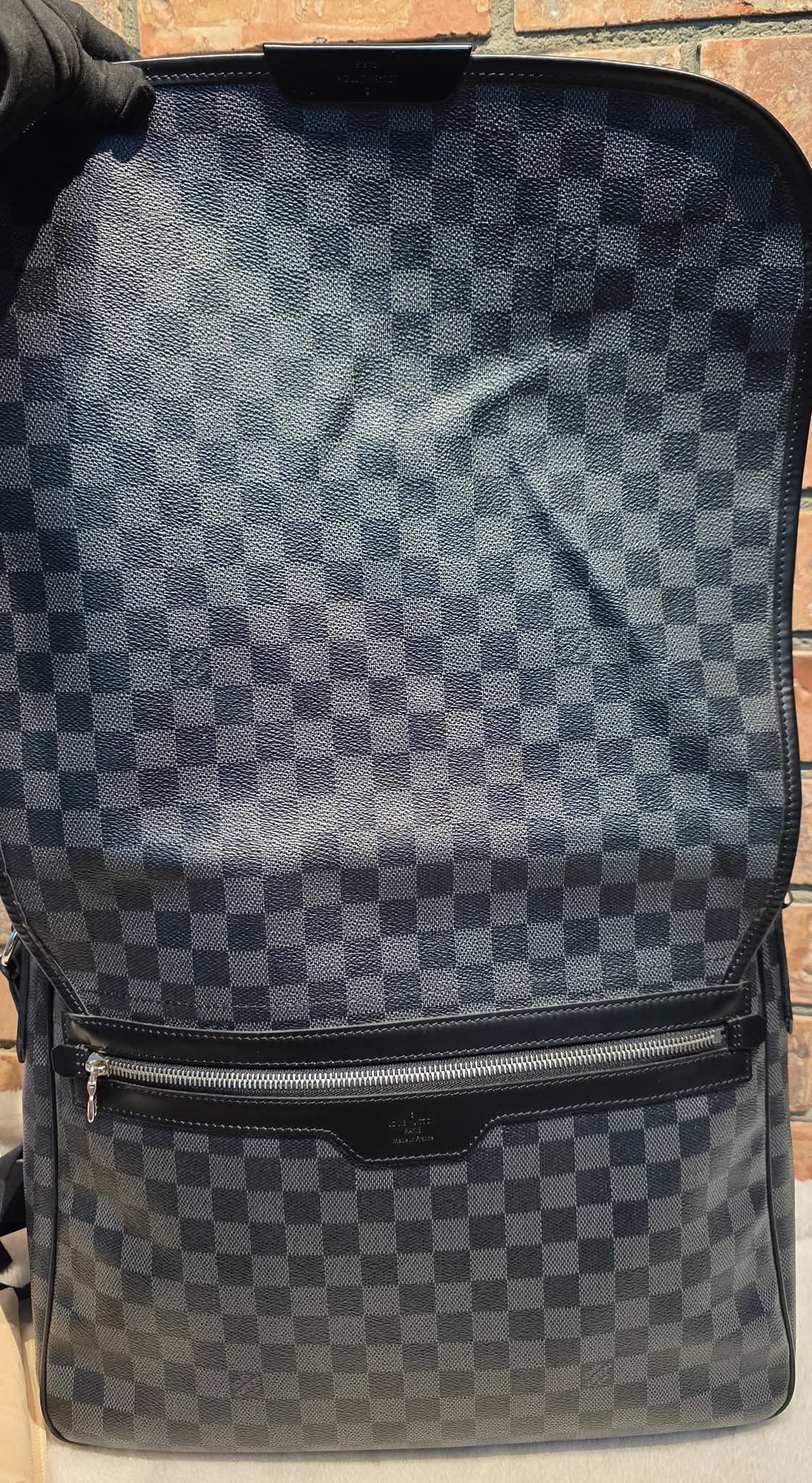 Authentic Louis Vuitton Daniel GM Damier Graphite