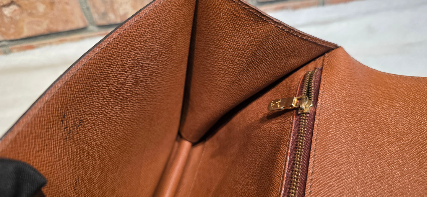 Authentic Louis Vuitton Monceau 26