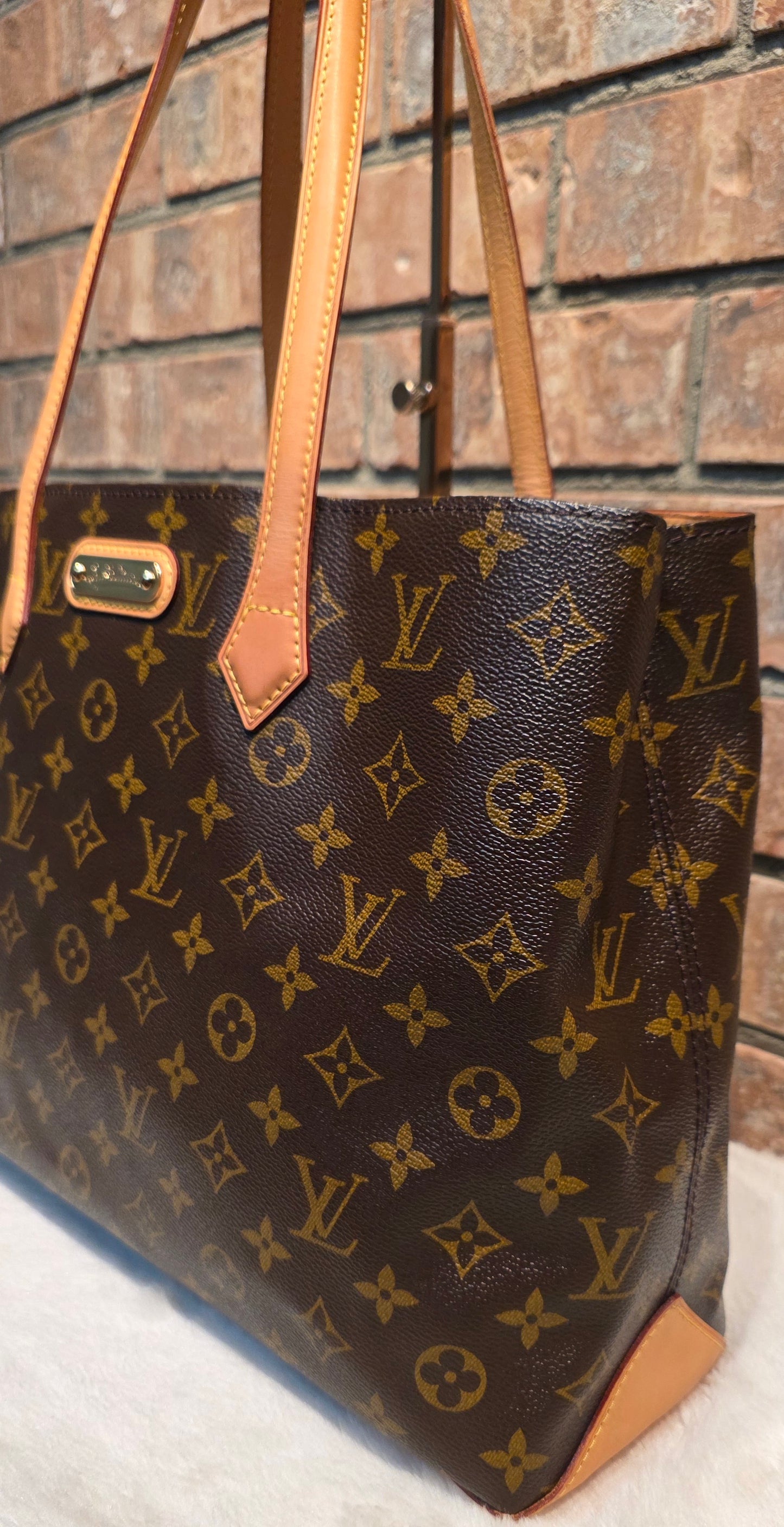 Authentic Louis Vuitton Wilshire MM Monogram