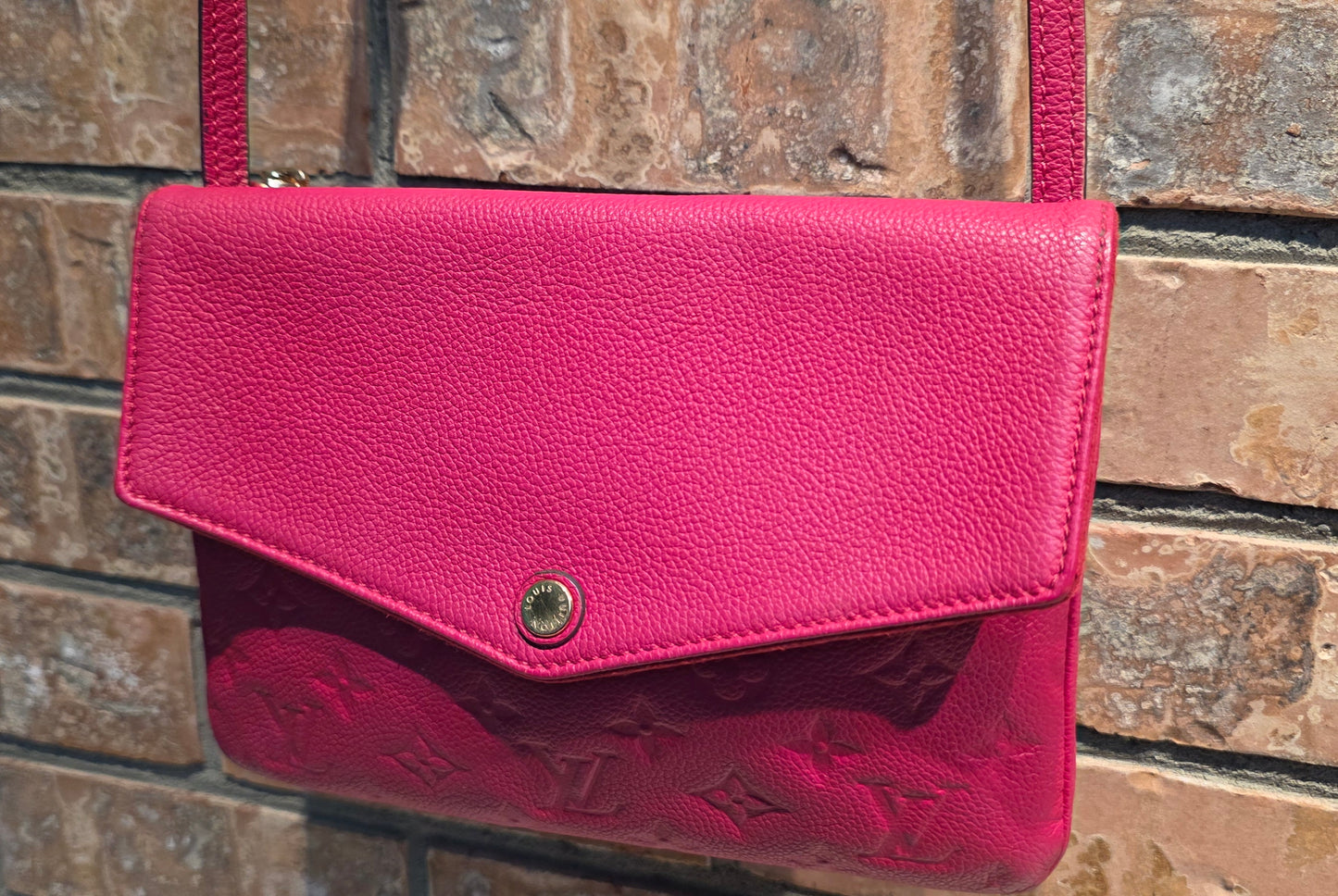 Authentic Louis Vuitton Twice/Twinset Pochette in Dahlia Pink