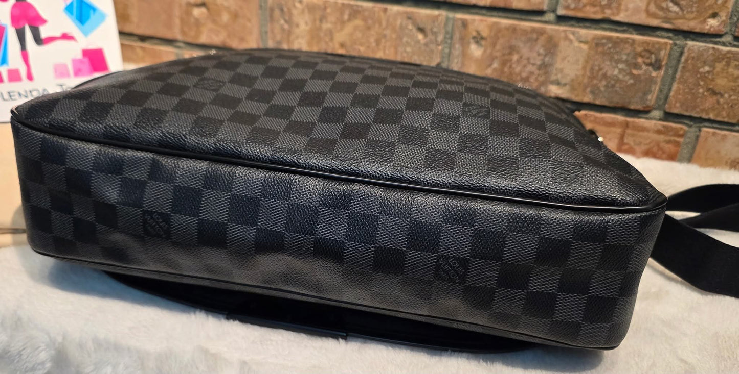 Authentic Louis Vuitton Daniel GM Damier Graphite