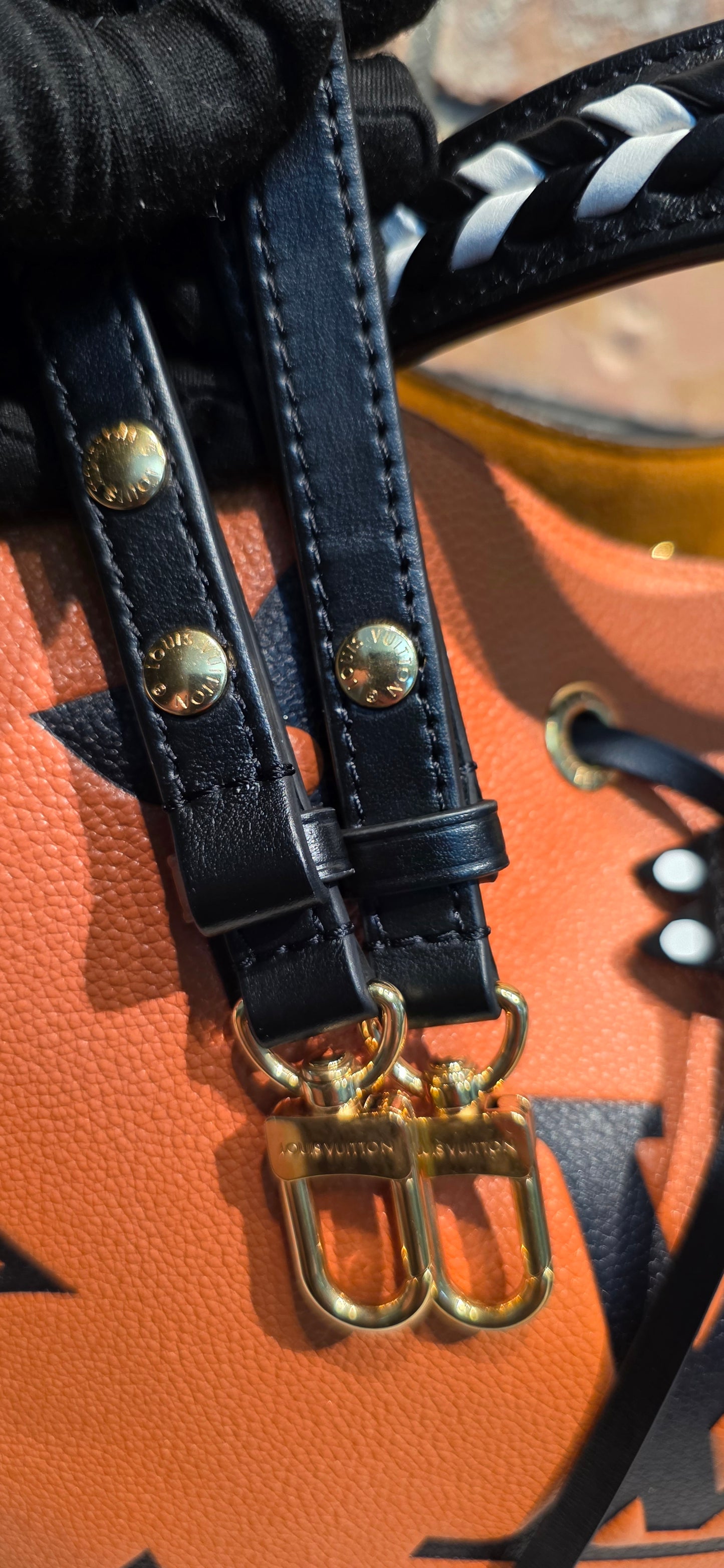 Authentic Louis Vuitton Crafty NeoNoe MM Giant Monogram in Caramel