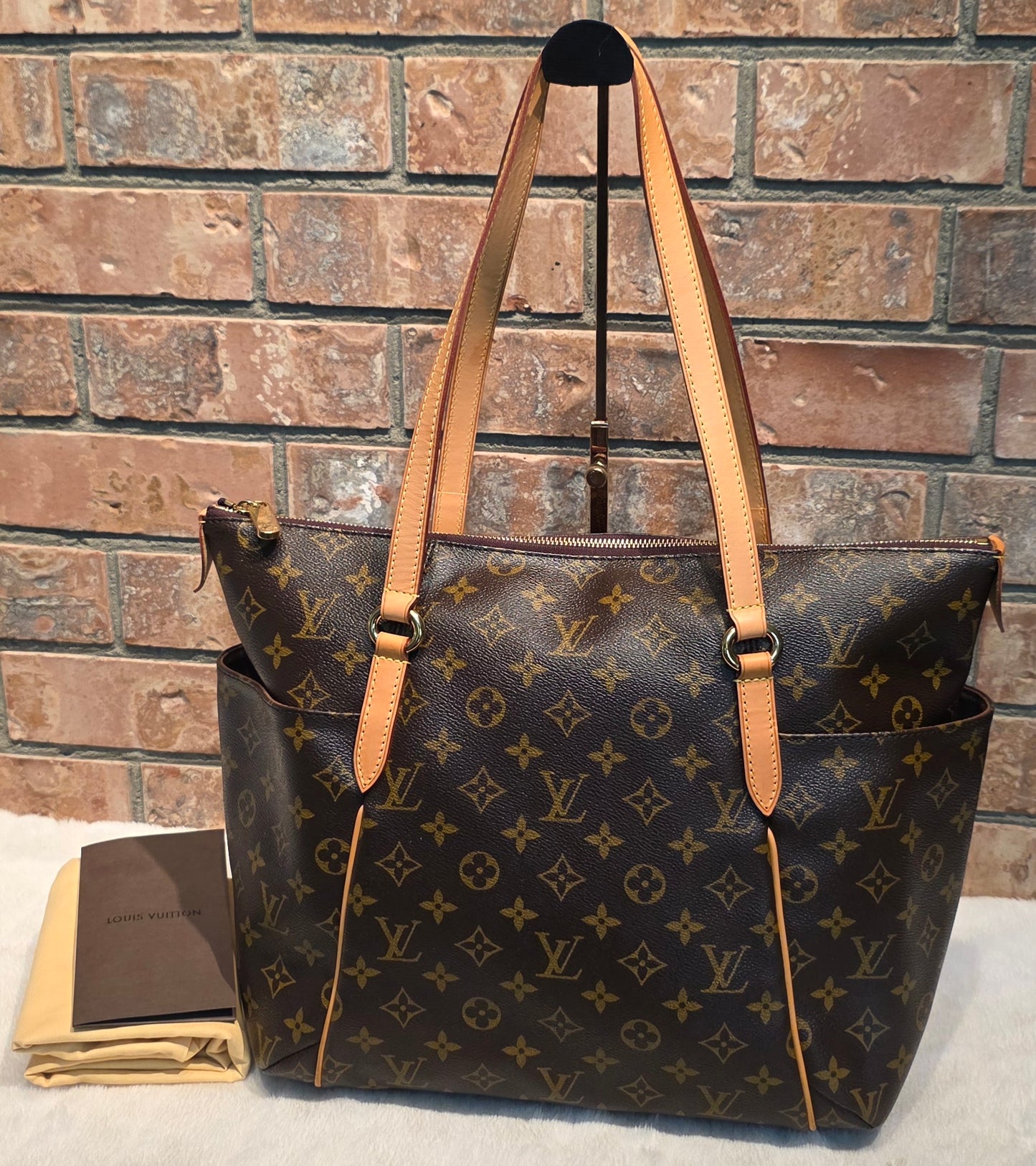 Authentic Louis Vuitton Totally MM Monogram