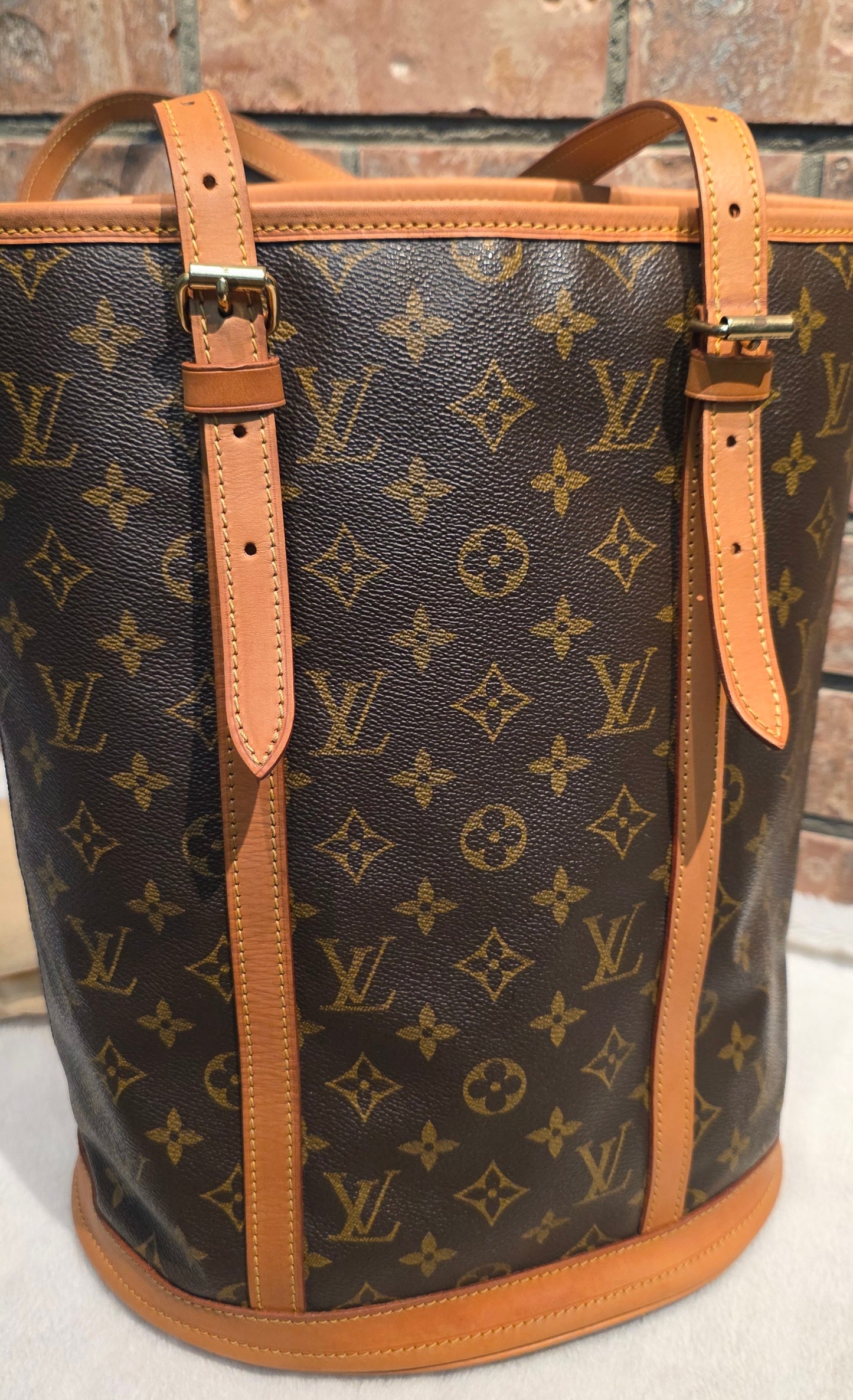 Authentic Louis Vuitton Bucket GM with Pouch