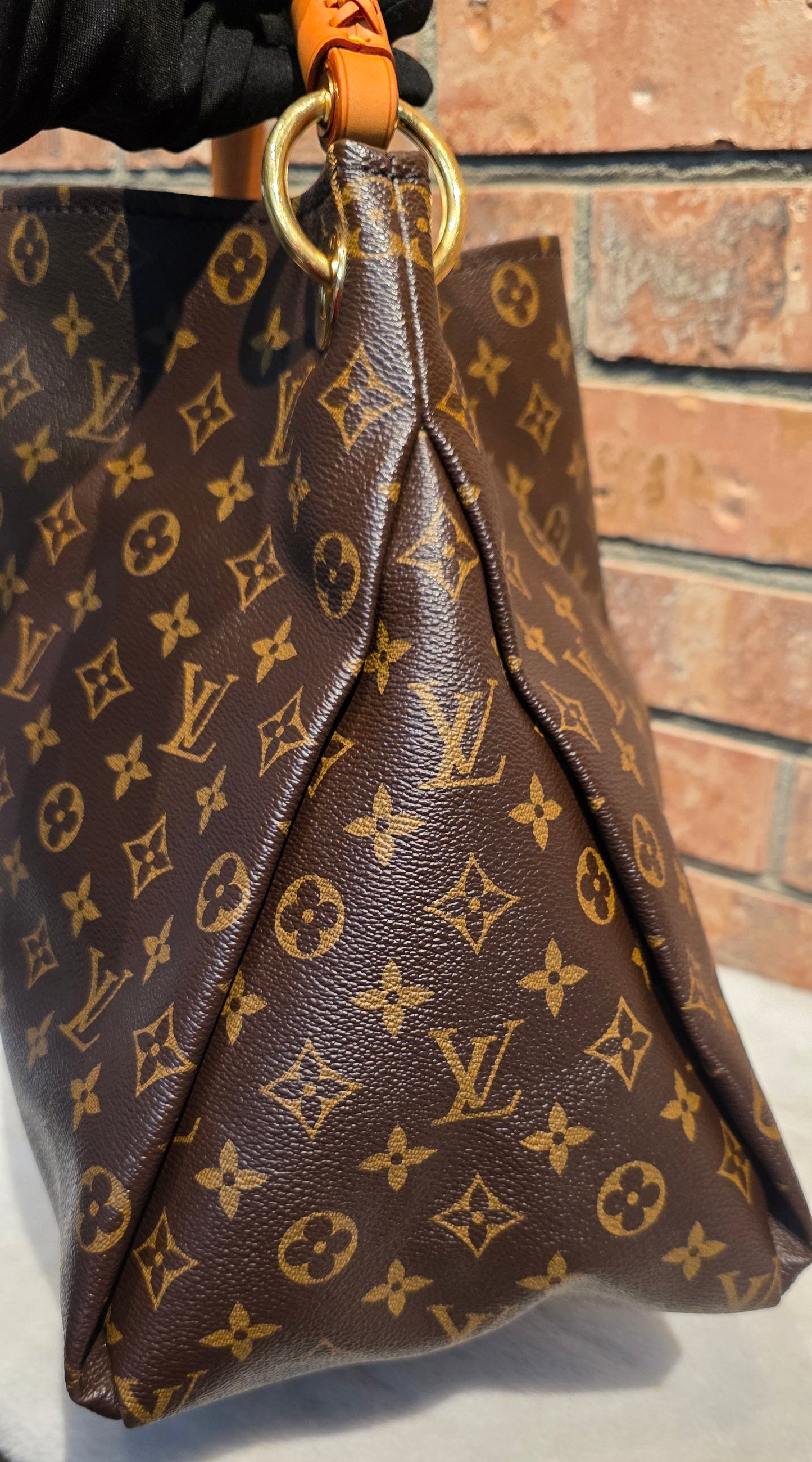 Authentic Louis Vuitton Artsy MM Monogram