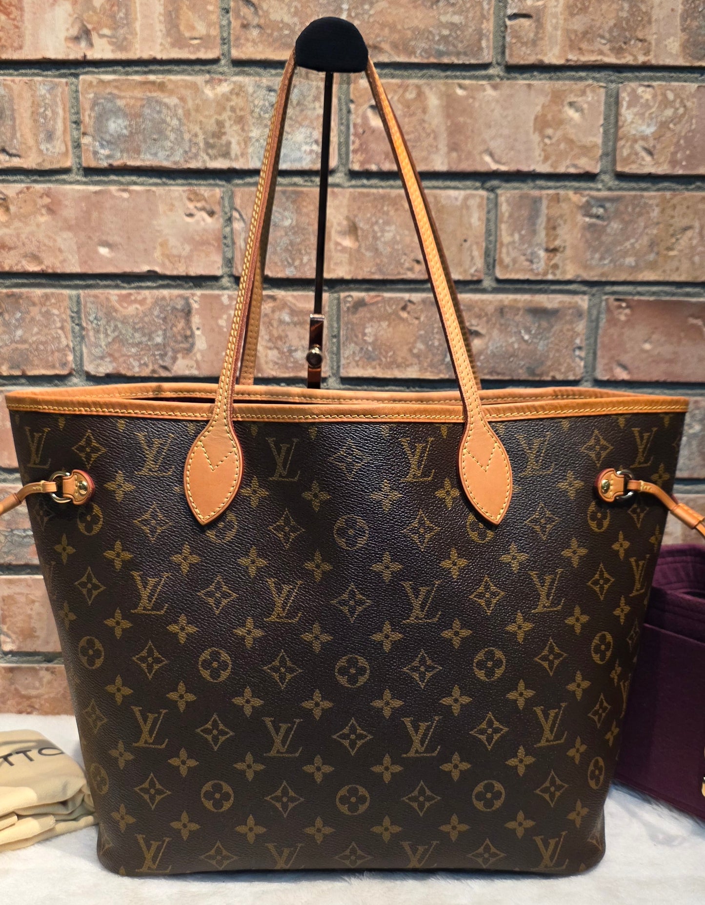Authentic Neverfull MM Monogram Fuchsia Interior (BAG ONLY)