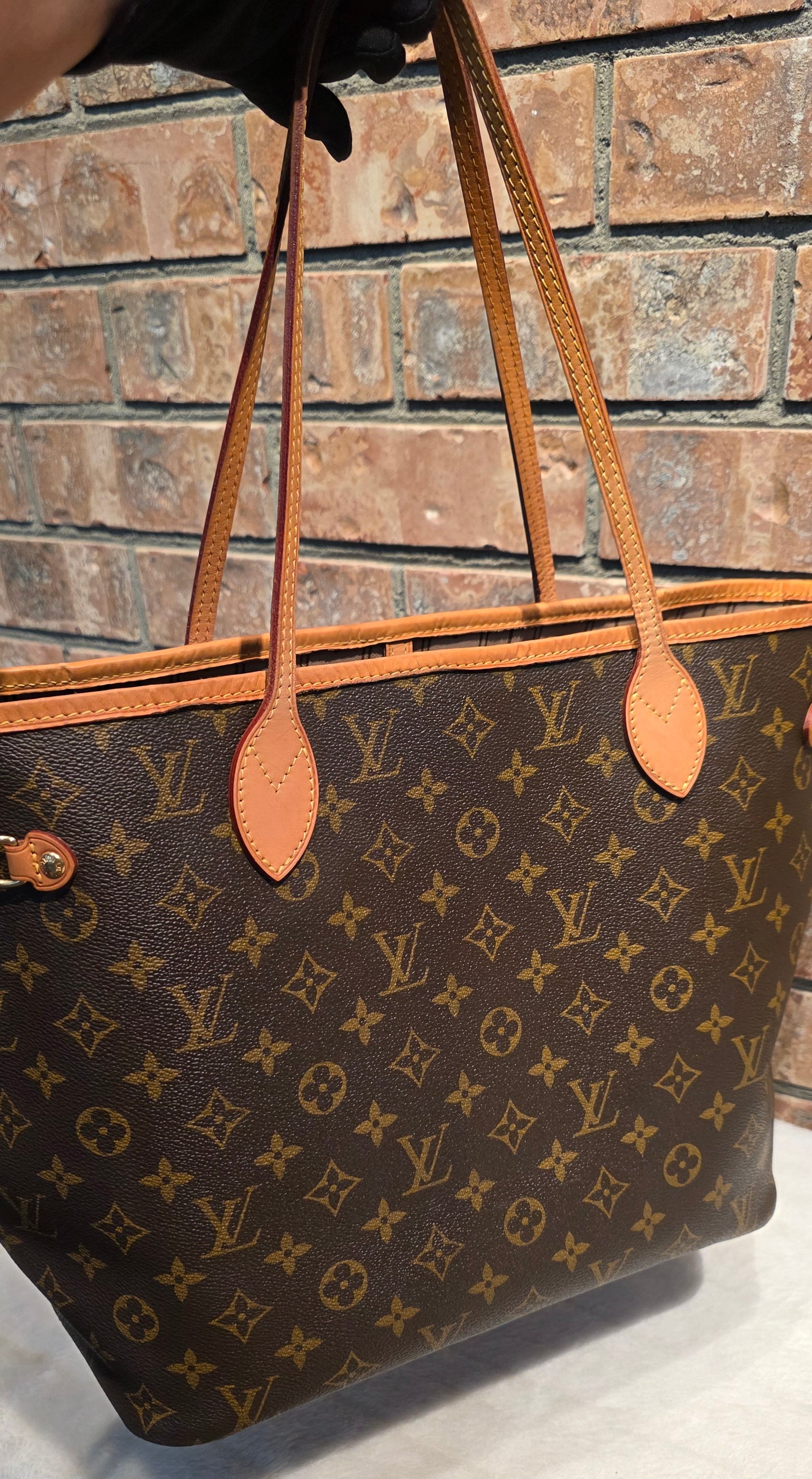 Authentic Louis Vuitton Neverfull MM Monogram