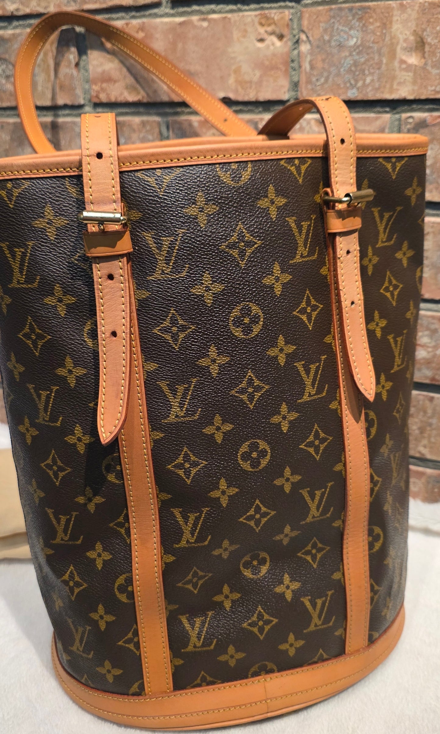 Authentic Louis Vuitton Bucket GM with Pouch