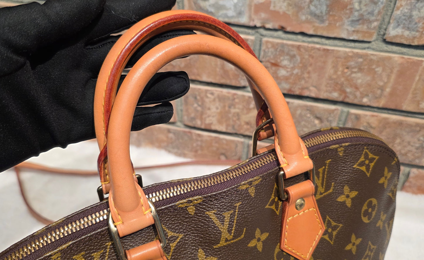 Authentic Louis Vuitton Alma PM Monogram (With Strap)