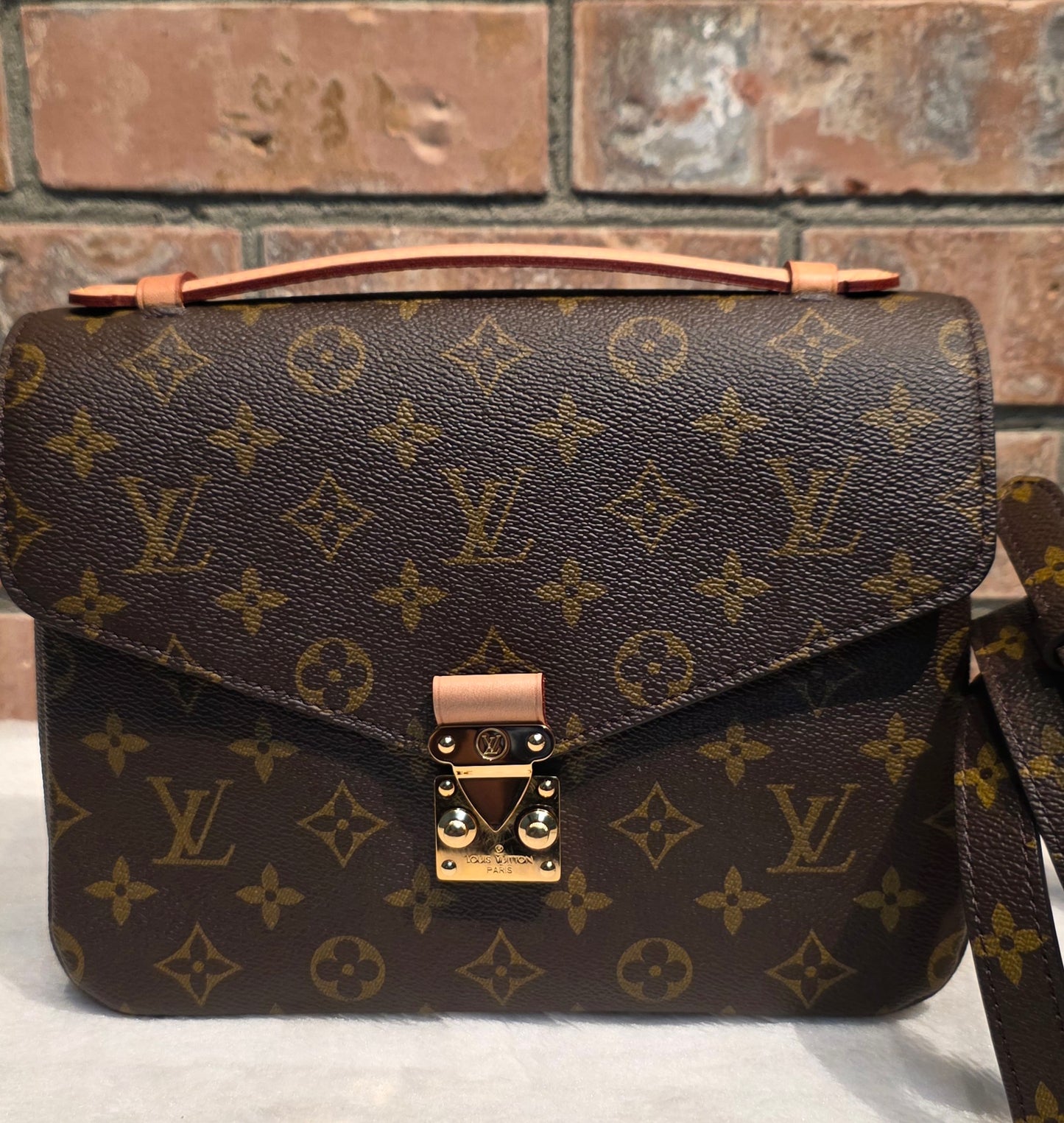 Authentic Louis Vuitton Pochette Metis Monogram