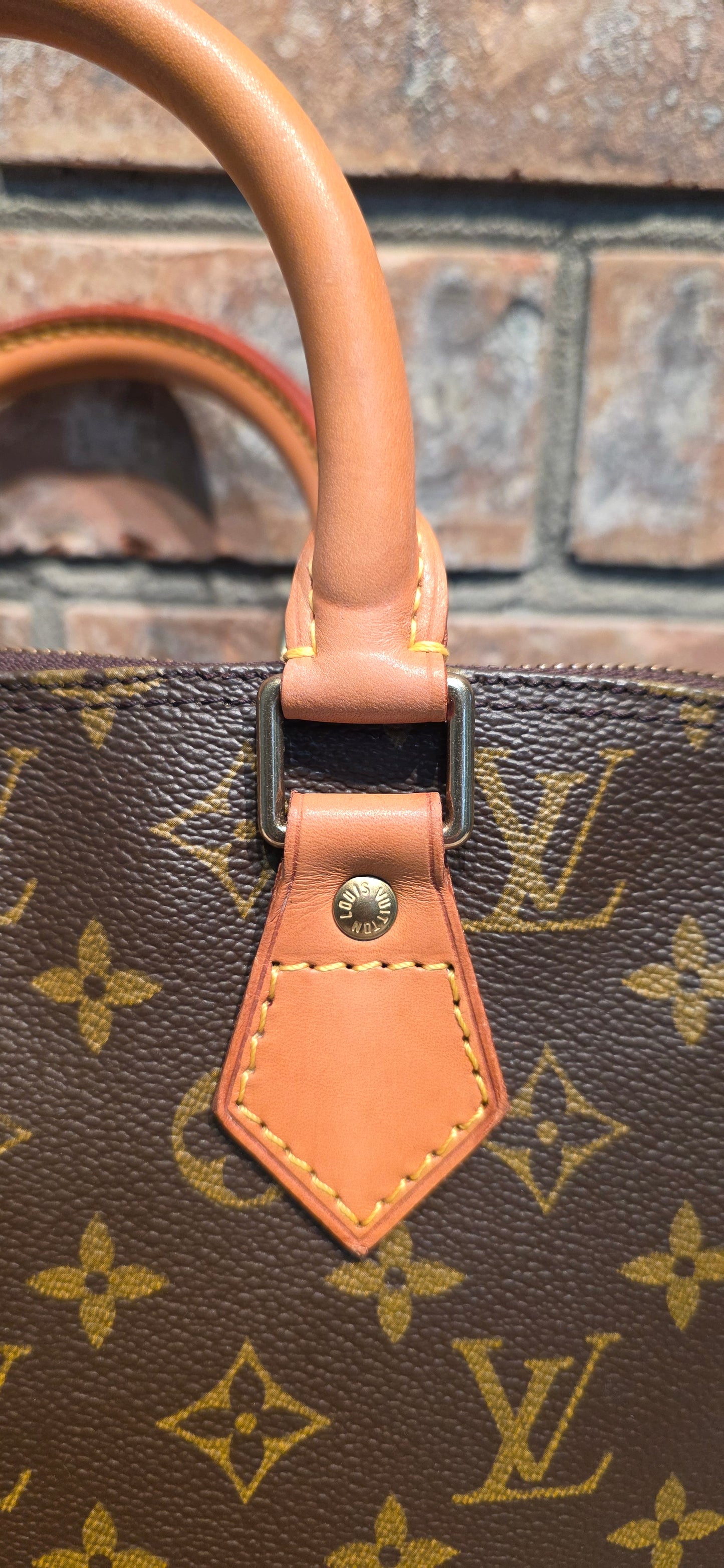 Authentic Louis Vuitton Alma PM Monogram (With Strap)