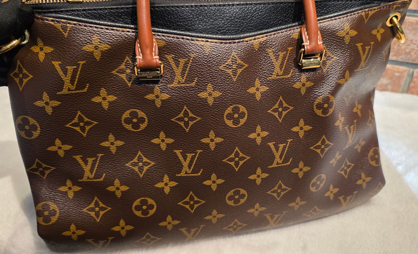 Authentic Louis Vuitton Pallas MM Noir