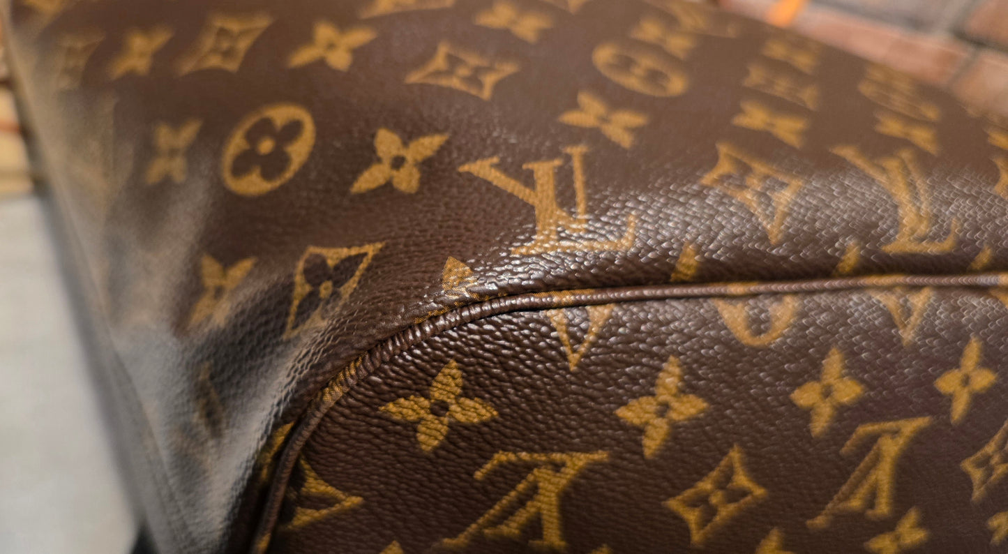 Authentic Neverfull MM Monogram Fuchsia Interior (BAG ONLY)