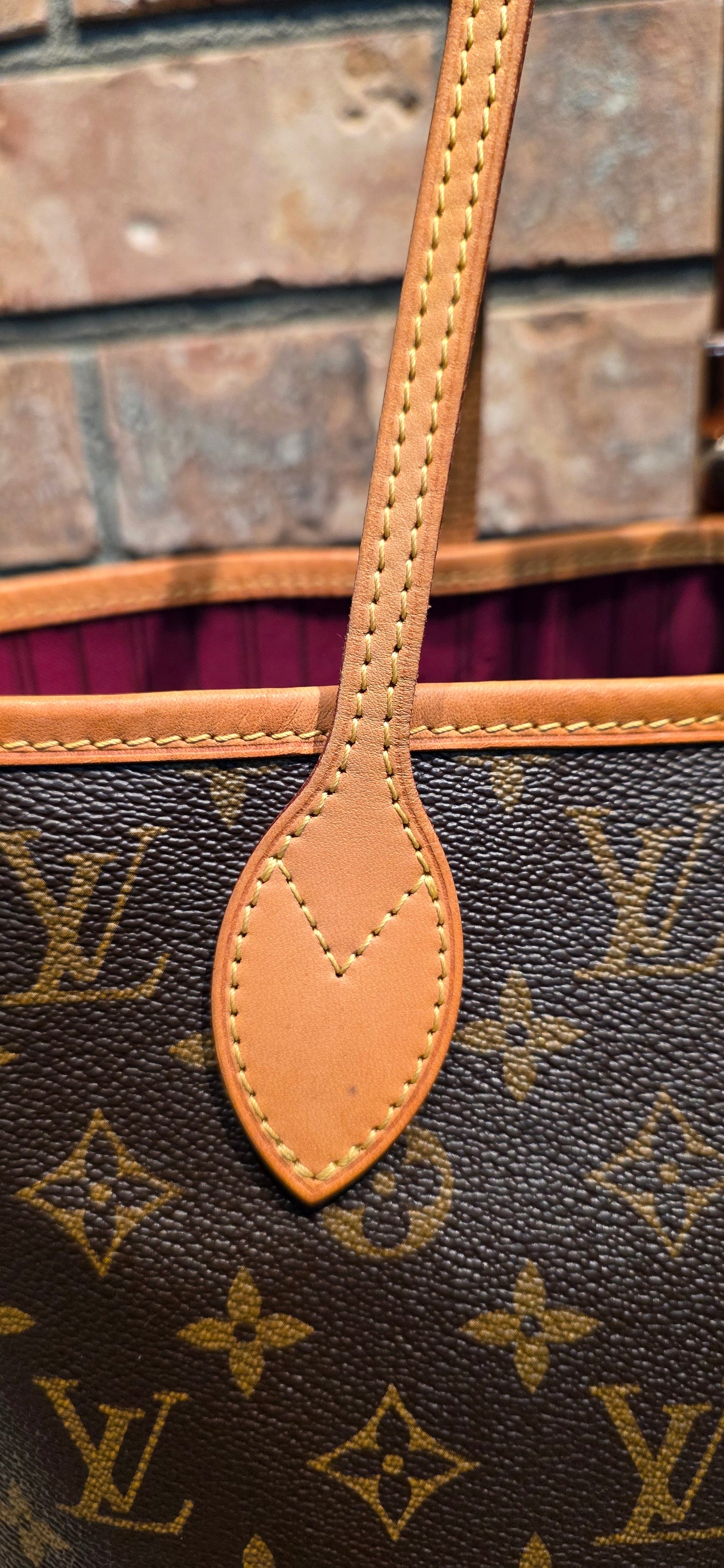 Authentic Neverfull MM Monogram Fuchsia Interior (BAG ONLY)