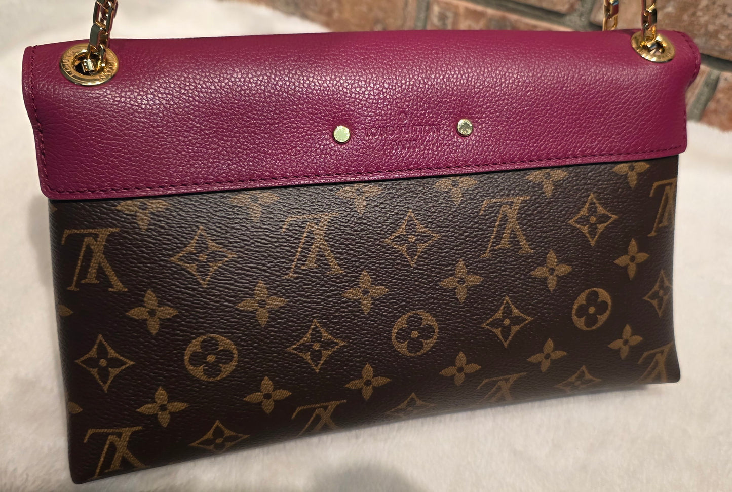 Authentic Louis Vuitton Pallas Chain in Aurore