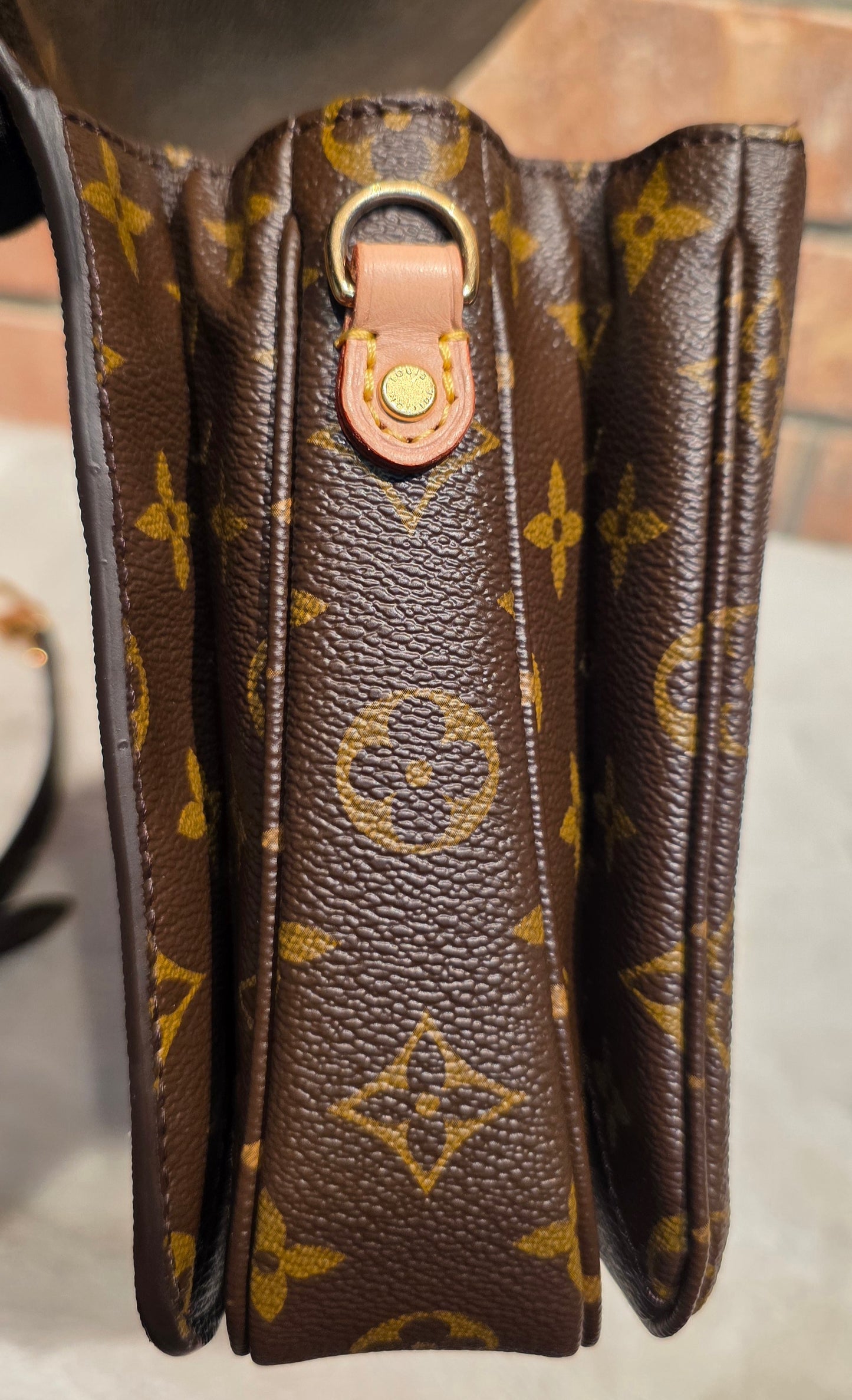 Authentic Louis Vuitton Pochette Metis Monogram