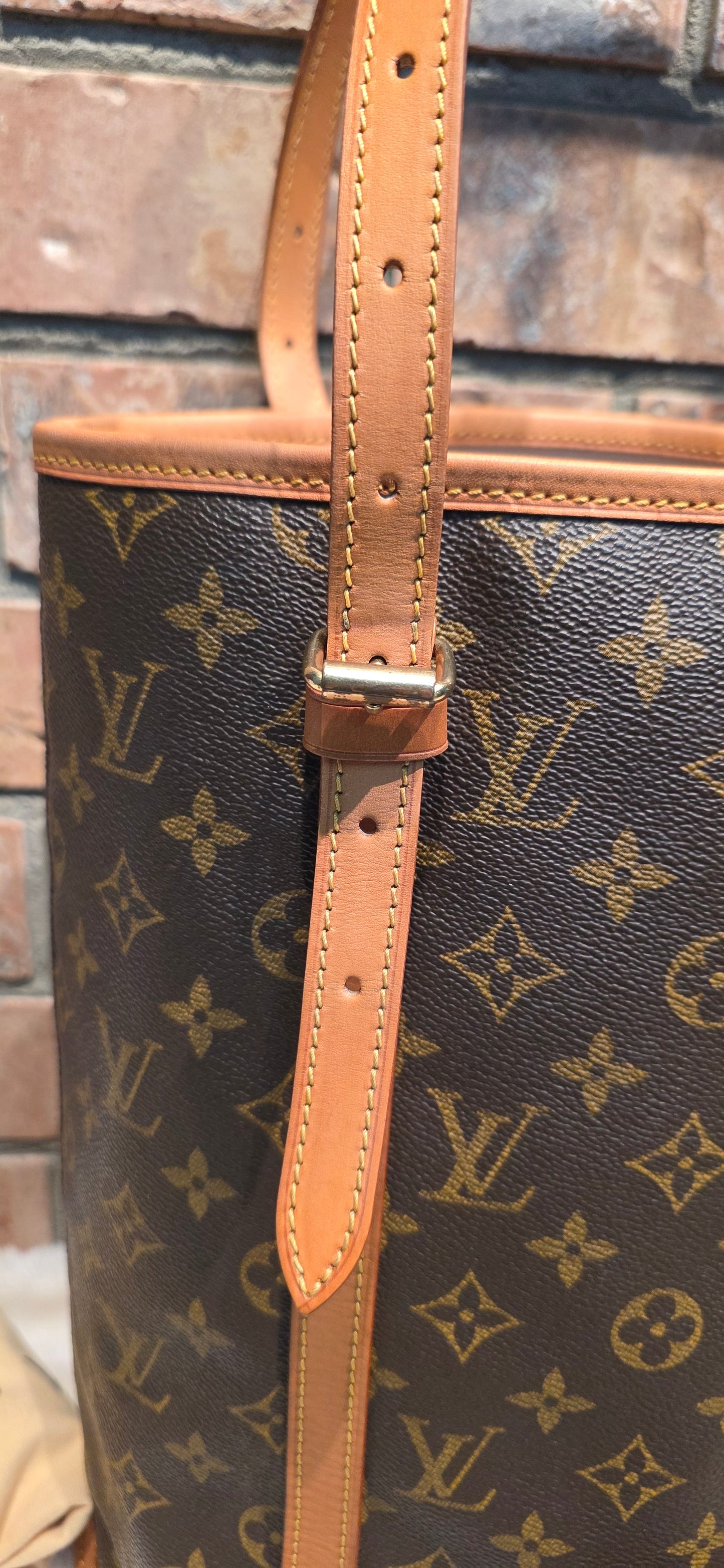 Authentic Louis Vuitton Bucket GM with Pouch