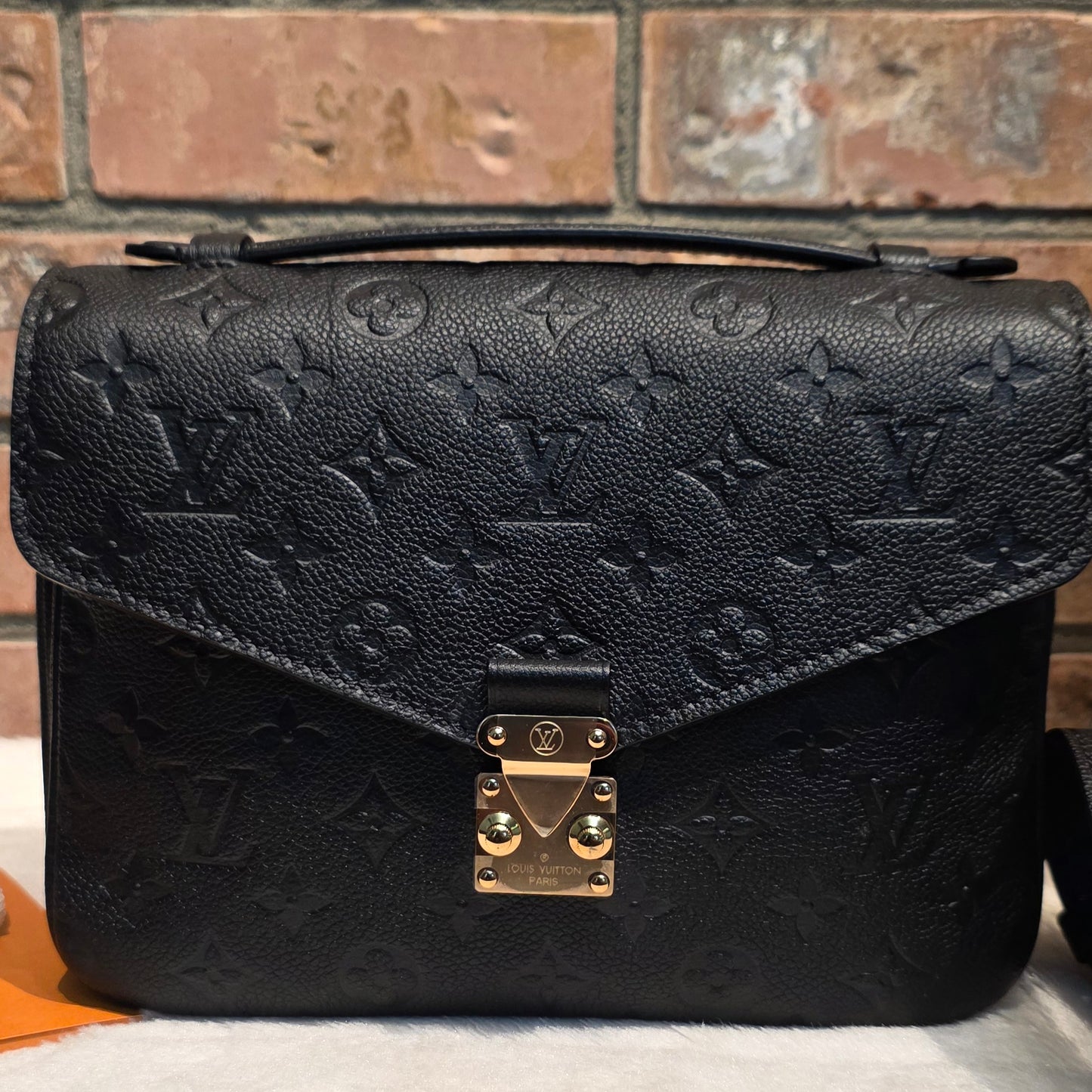 Authentic Louis Vuitton Pochette Metis Empreinte Noir