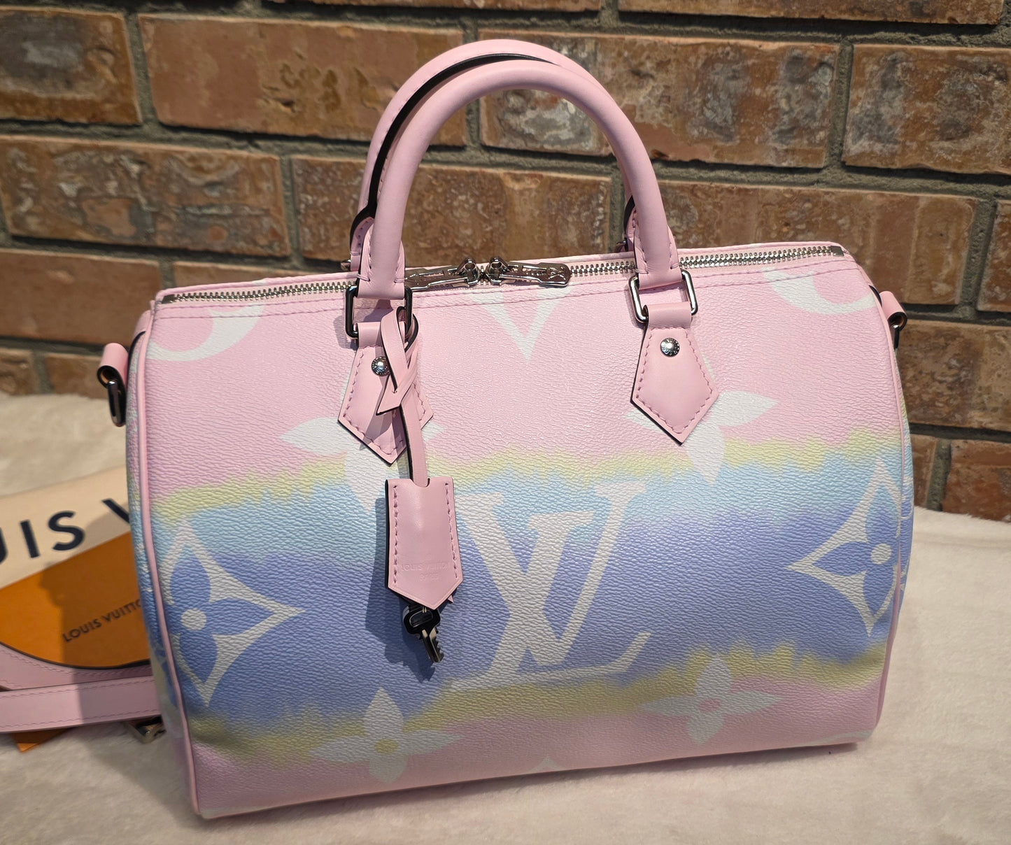 Authentic Louis Vuitton Limited Edition Speedy 30 Bandouliere Escale Pastel