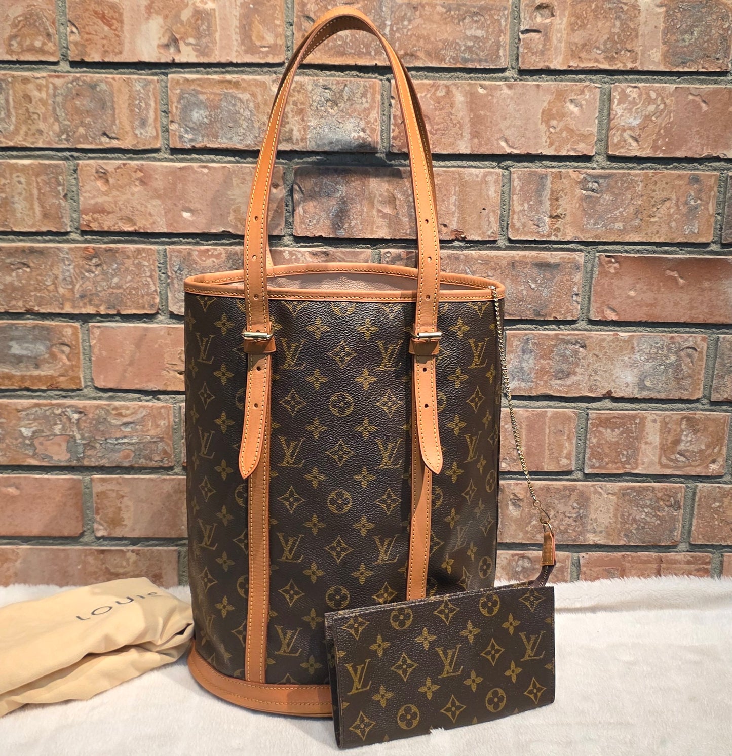 Authentic Louis Vuitton Bucket GM with Pouch