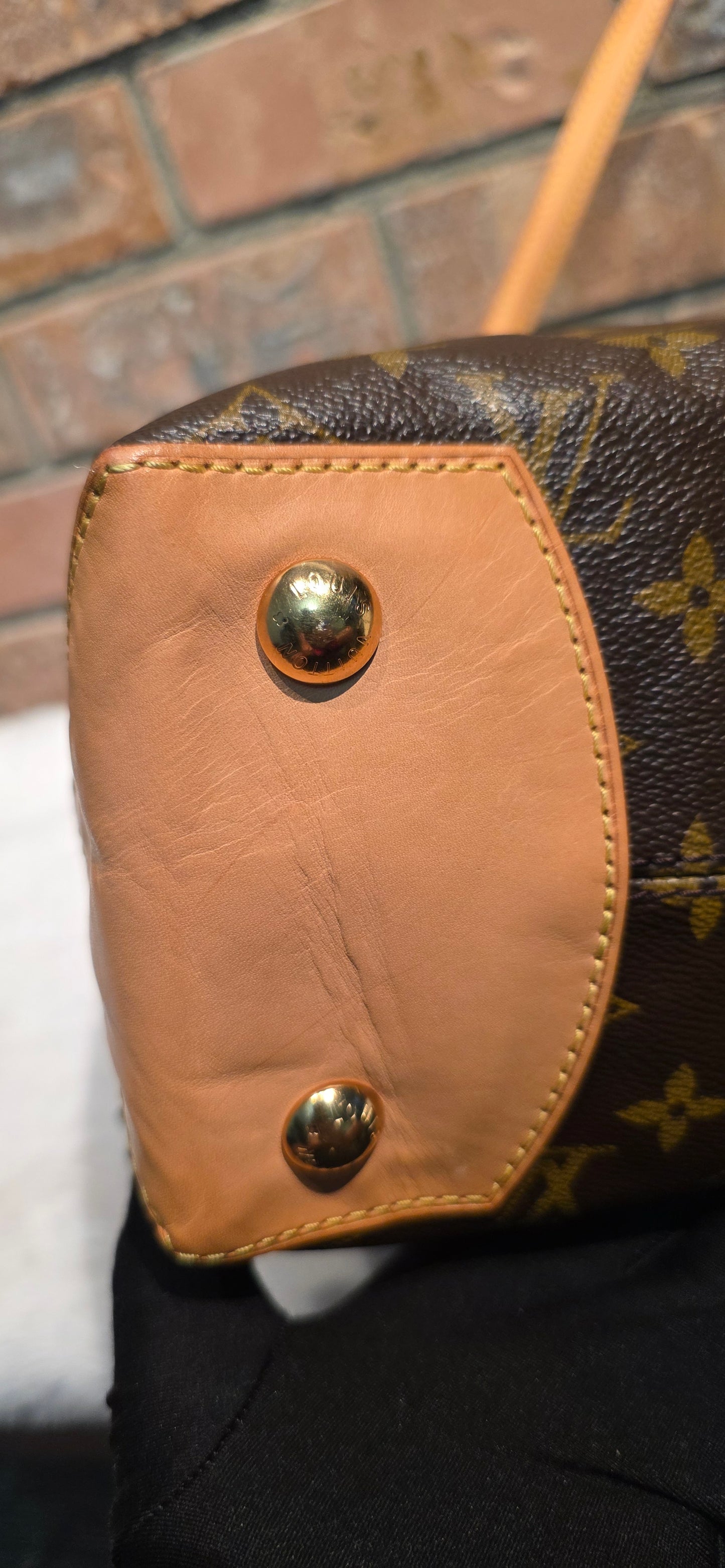 Authentic Louis Vuitton Wilshire MM Monogram