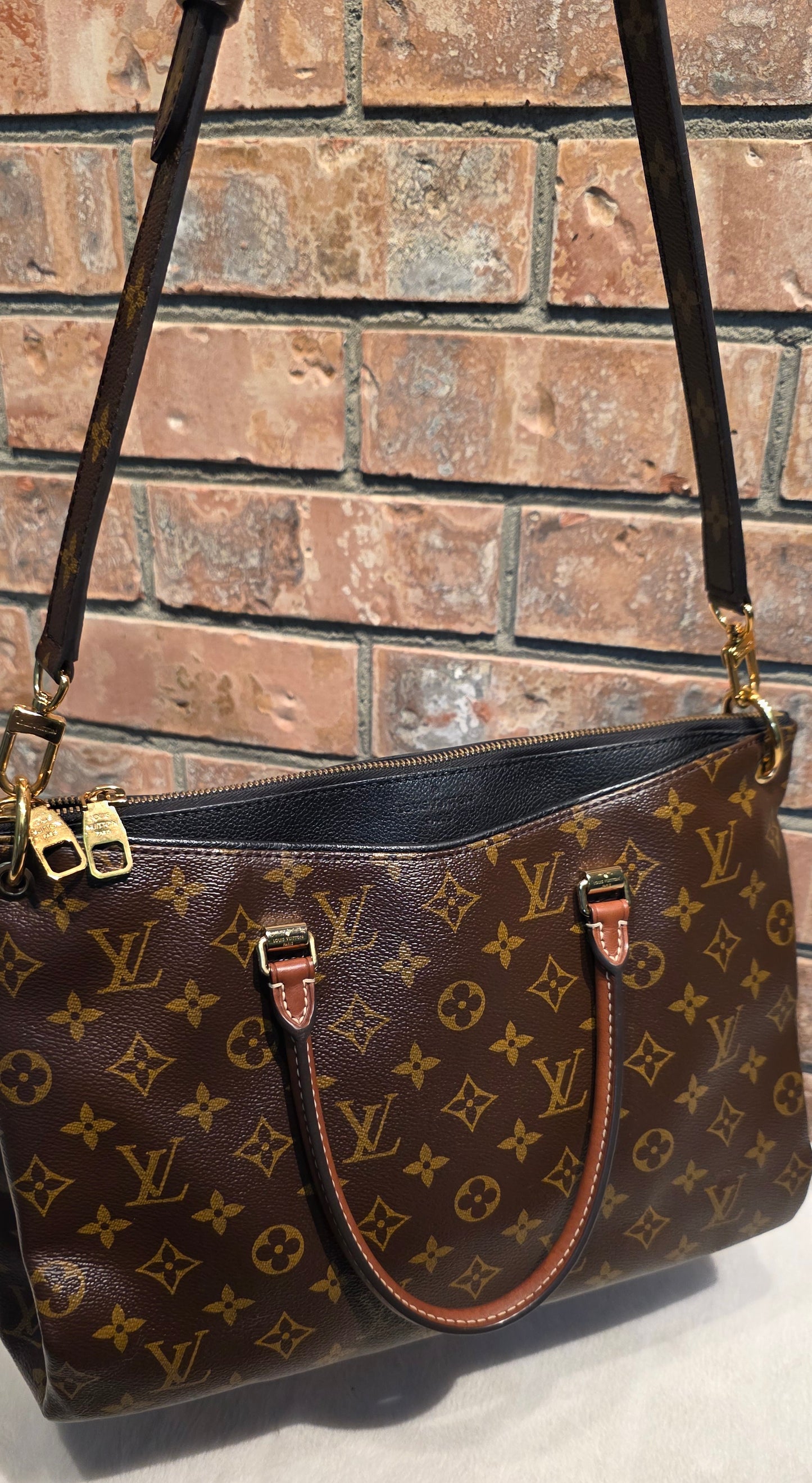Authentic Louis Vuitton Pallas MM Noir