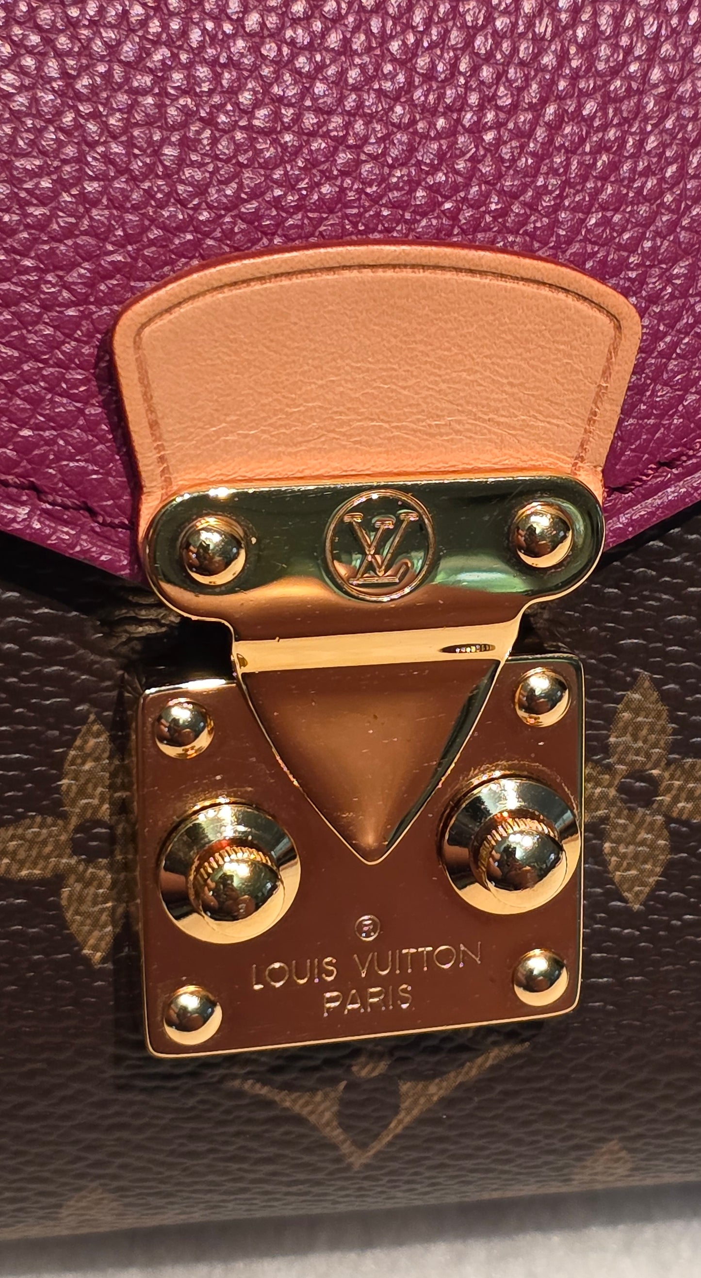 Authentic Louis Vuitton Pallas Chain in Aurore