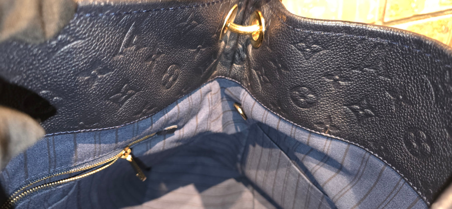 Authentic Louis Vuitton Artsy MM Empreinte Infini