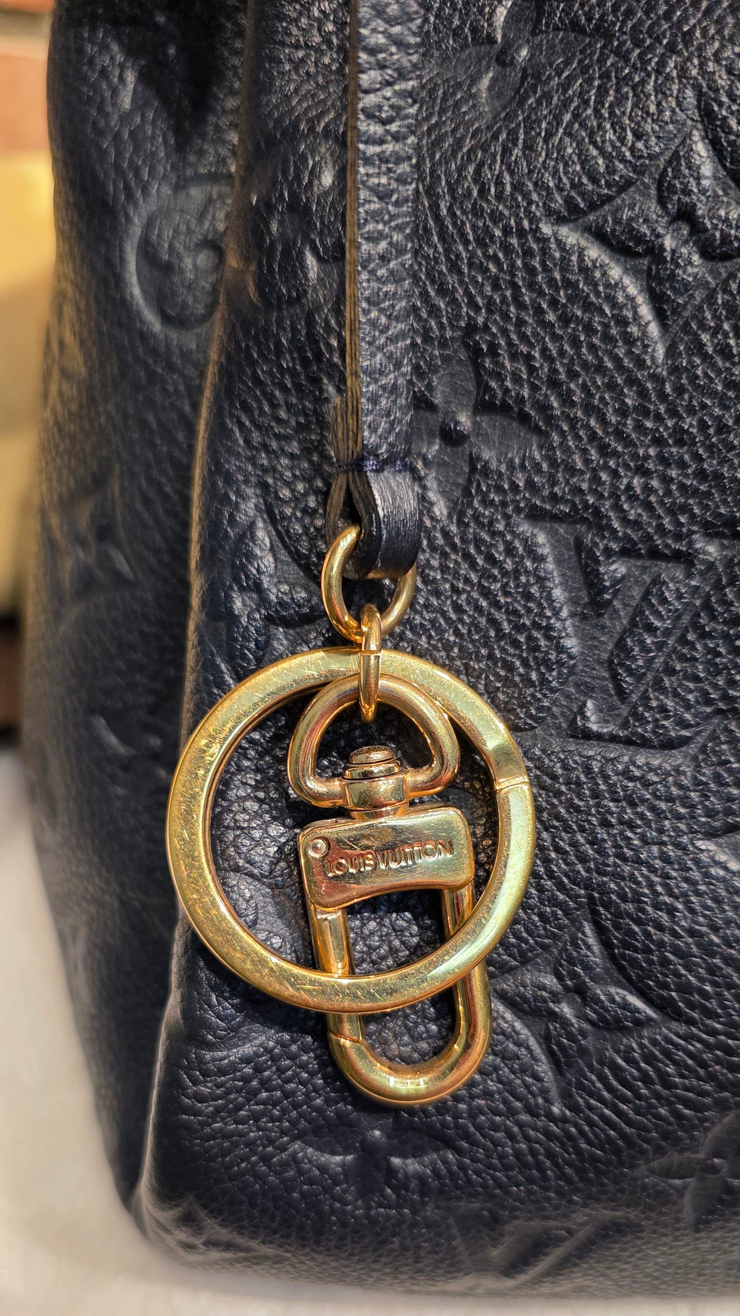 Authentic Louis Vuitton Artsy MM Empreinte Infini