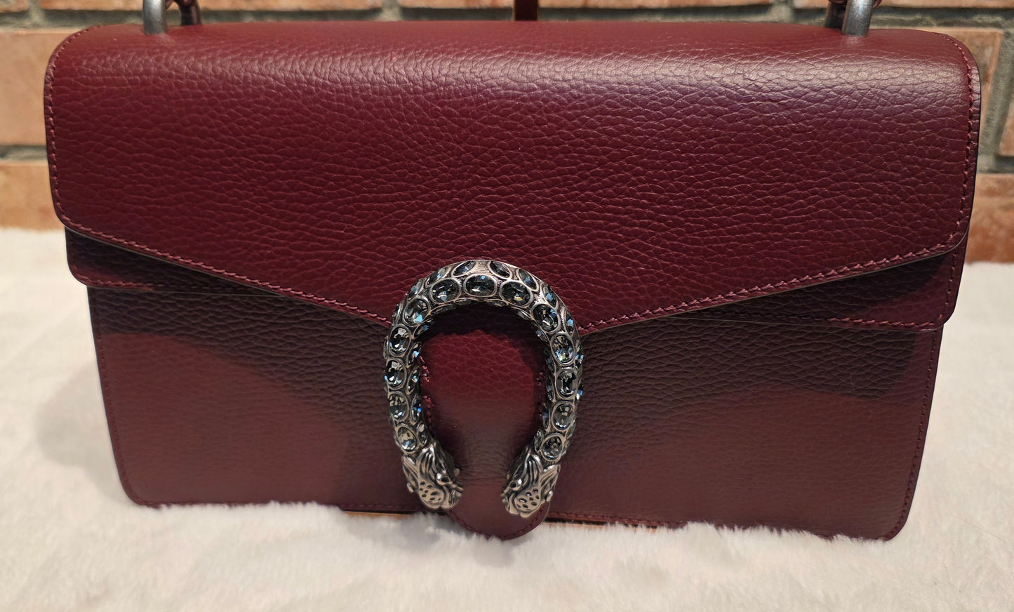 Authentic Gucci Dionysus Shoulder Bag in Burgundy