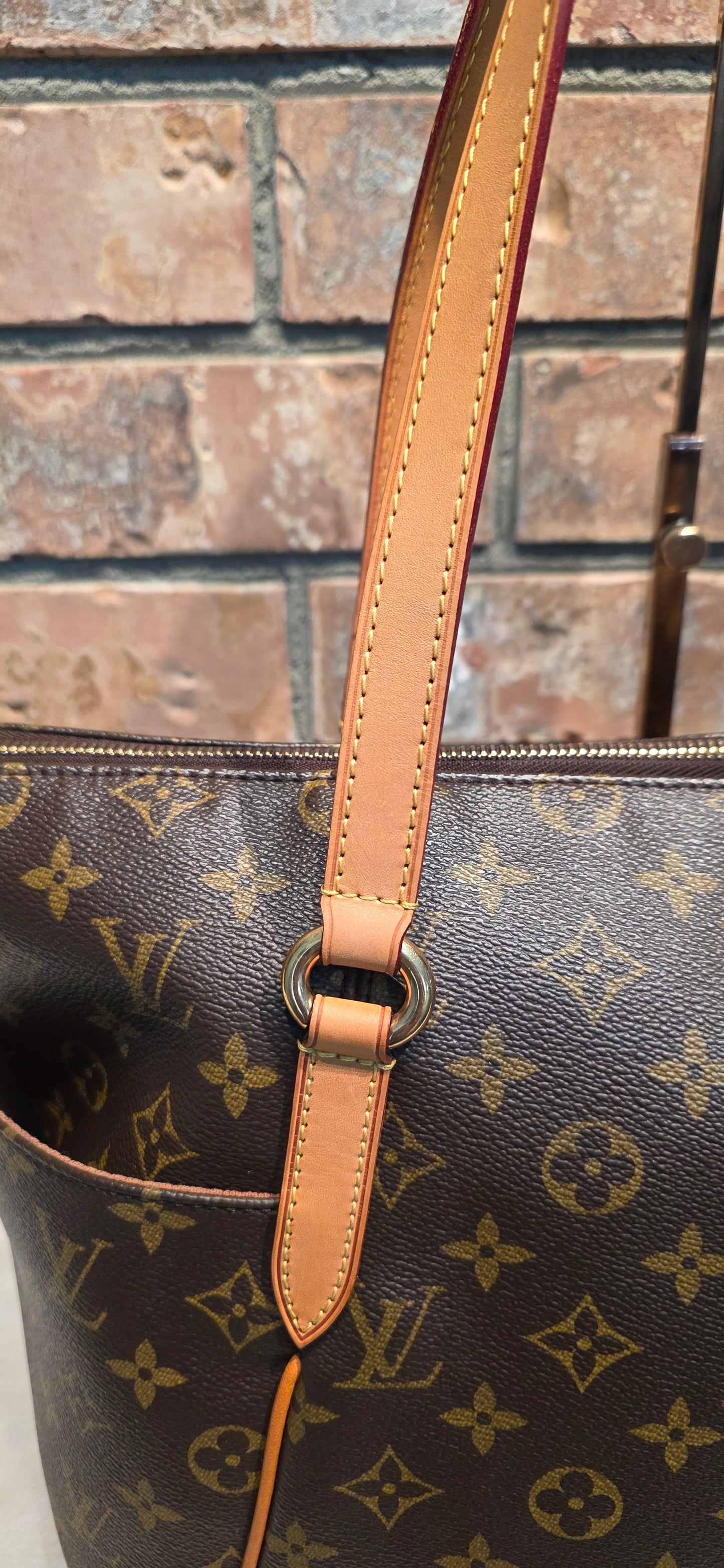 Authentic Louis Vuitton Totally MM