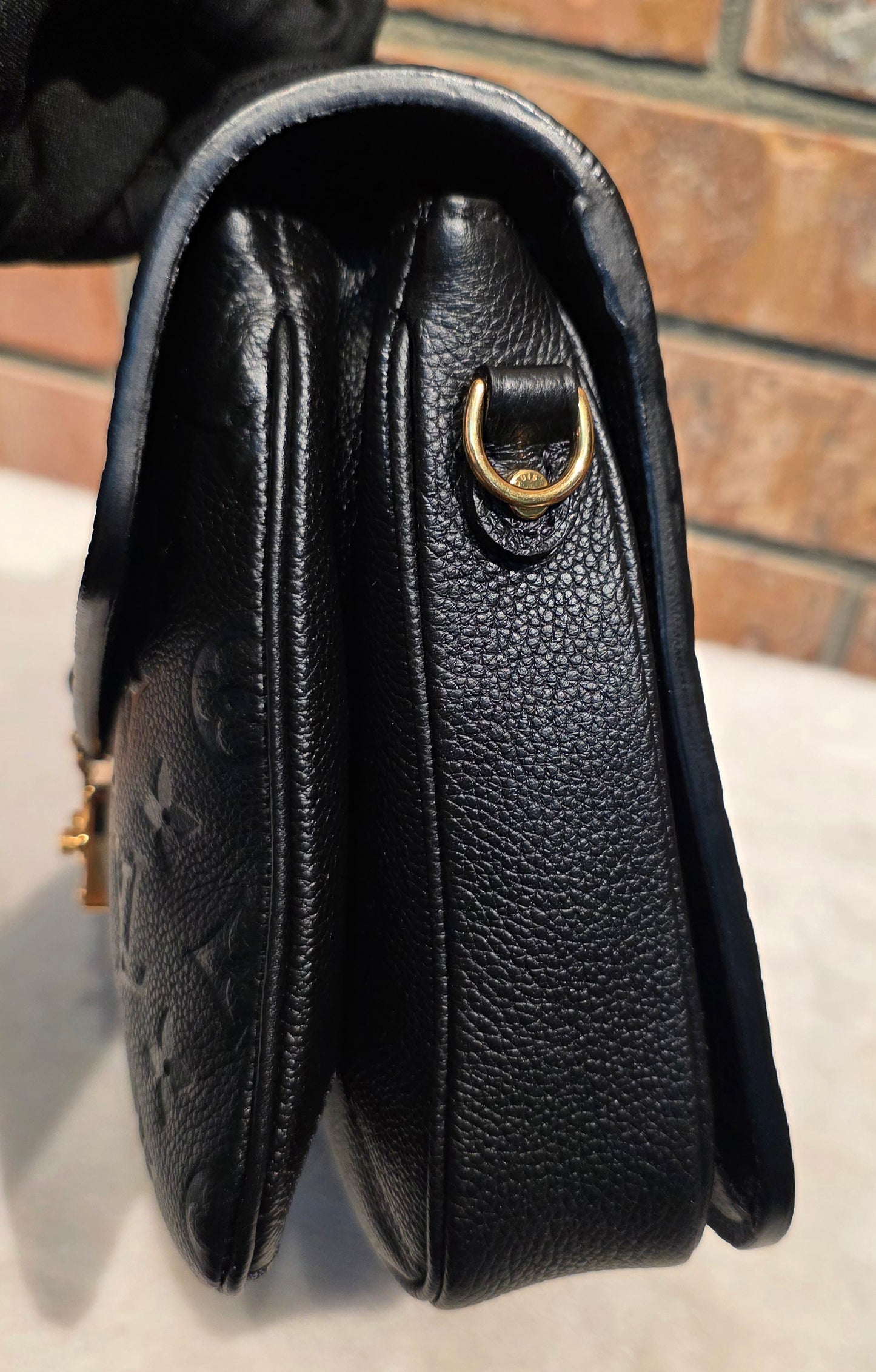 Authentic Louis Vuitton Pochette Metis Empreinte Noir