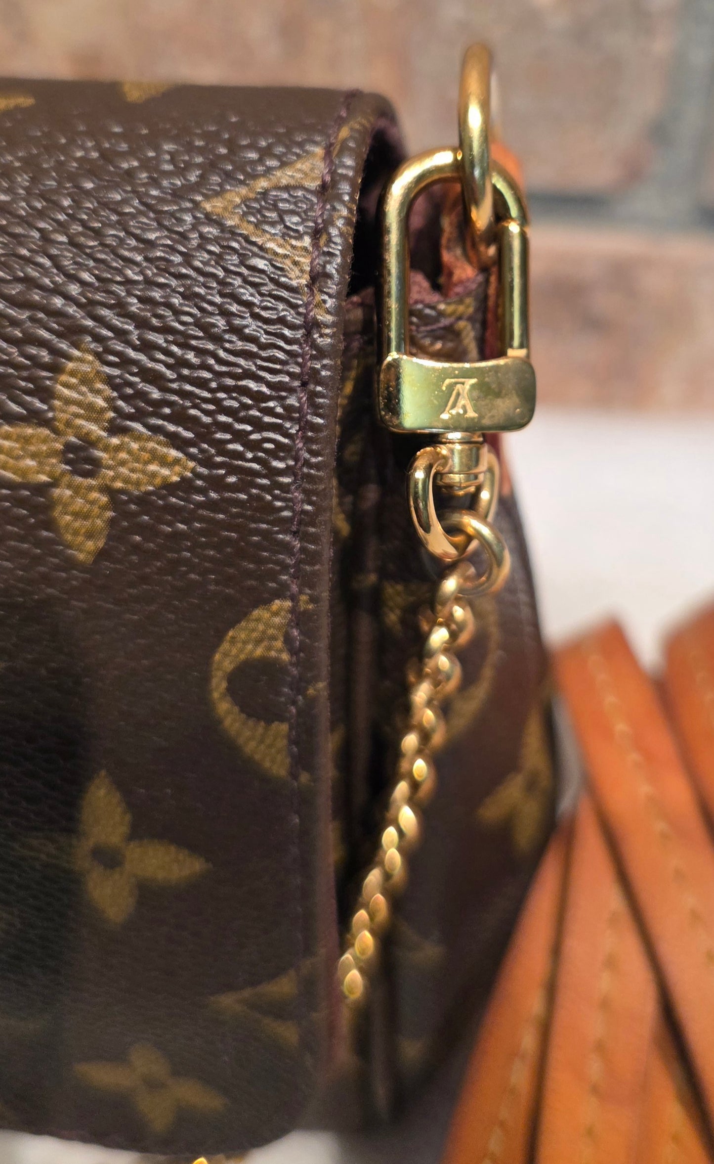 Authentic Louis Vuitton Favorite MM Monogram (SA4116)