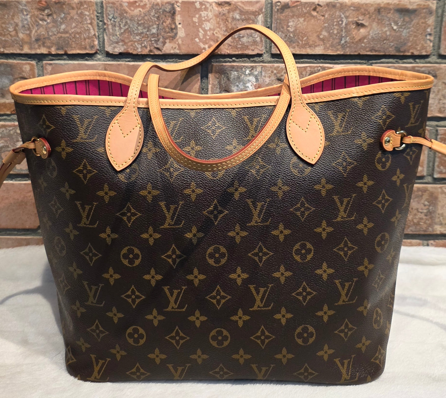Authentic Louis Vuitton Neverfull MM (Pivoine Interior)